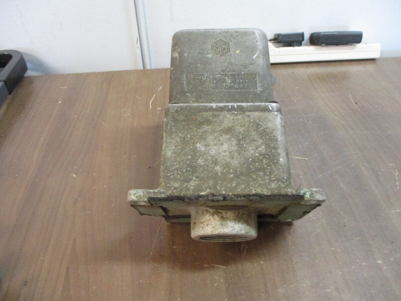 Crouse-Hinds Receptacle w/Base AR-648 60A 600V 3w 4P *Broken Mounting Foot*