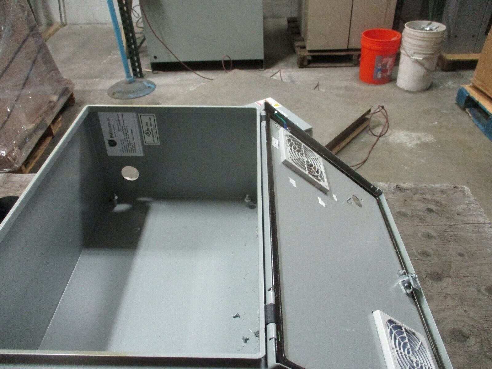 Hoffman Concept Type 4, 12 Enclosure CSD241610 Size: 24x16x10" Used