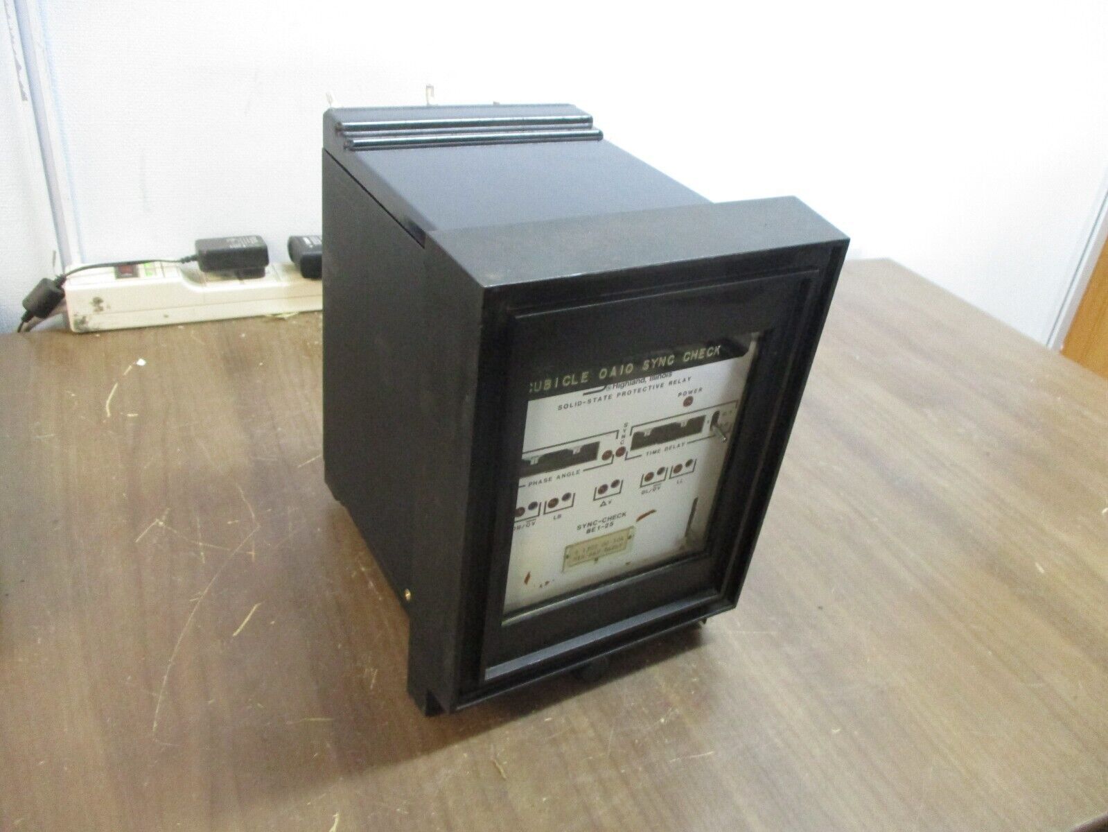 Basler Electric Sync-Check Relay BE1-25 Style #: M1H A6P B4R6F Used