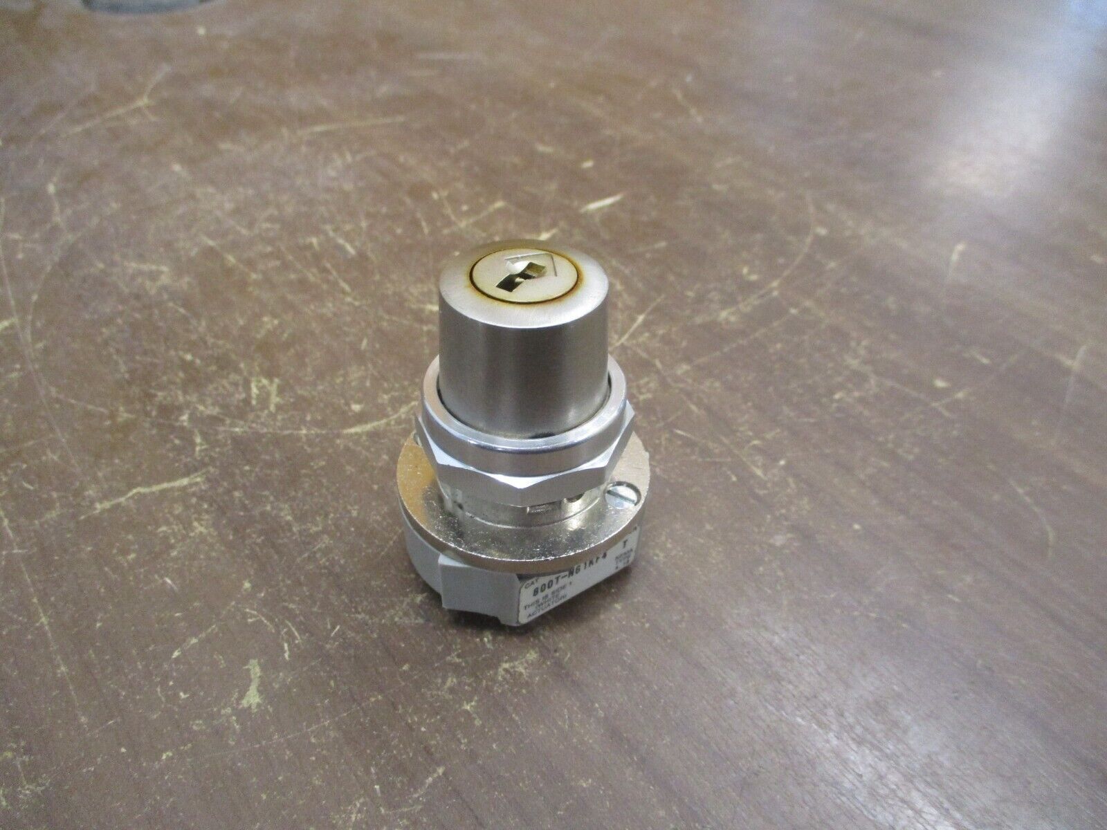 Allen-Bradley Cylinder Lock Switch 800T-N61KF4 Ser. T Nema 4, 13 *No Key* Used