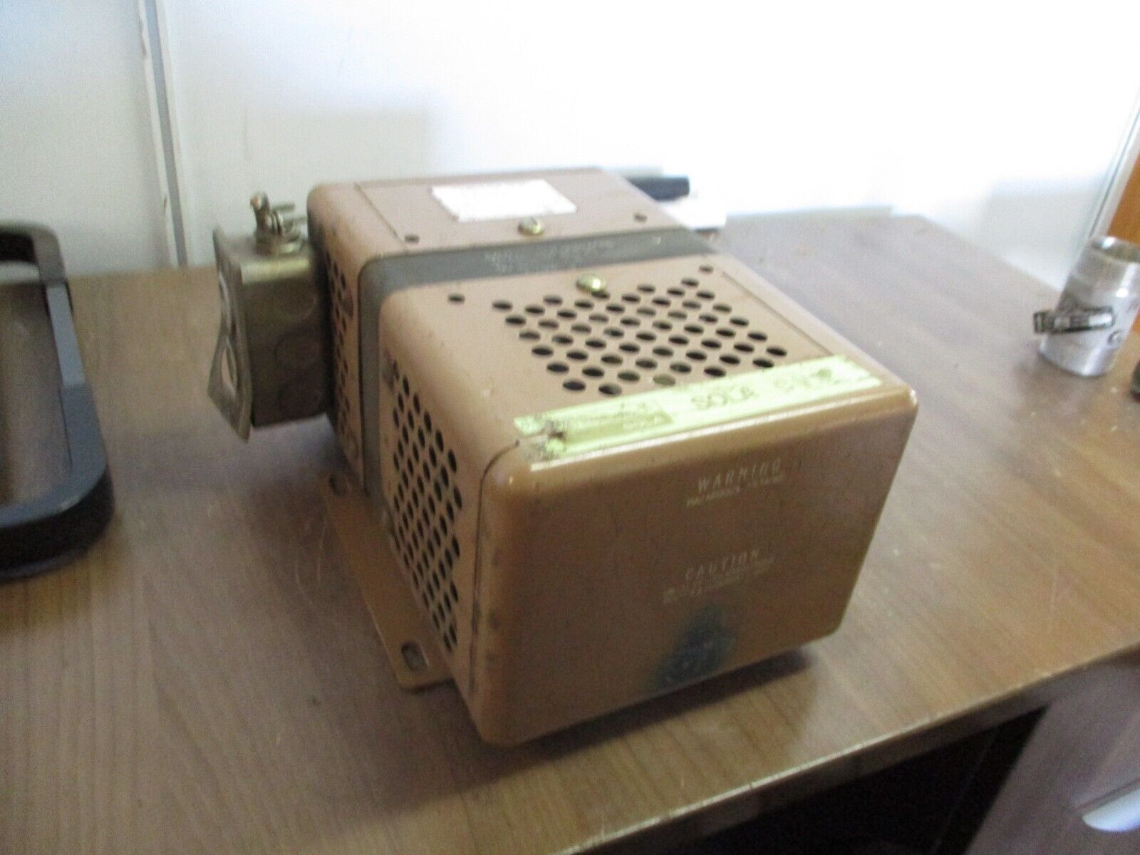 Sola Type CVS Constant Voltage Transformer 23-22-150 500VA Output: 120V Used