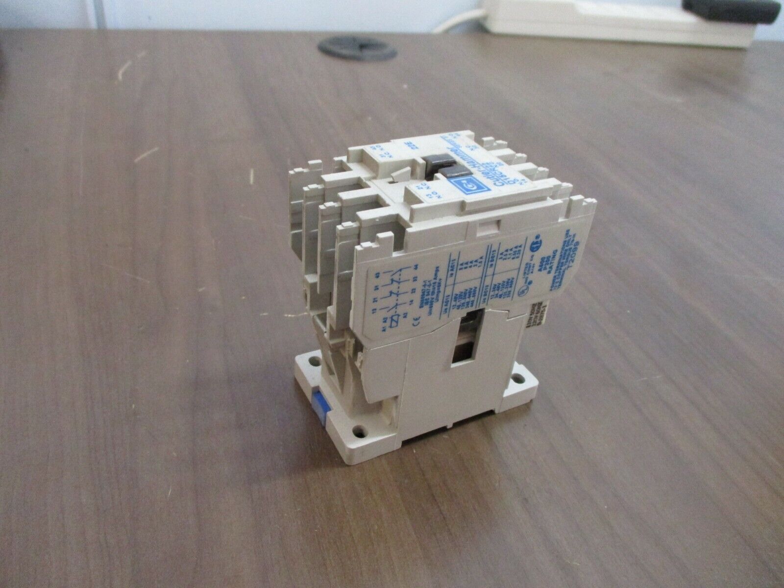 Cutler-Hammer Contactor D15CR22 Ser. B1 120V Coil Used