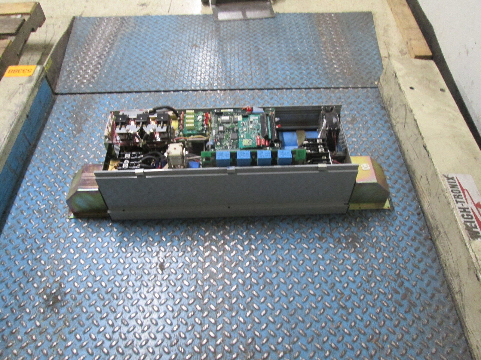 VeeArc Micro7000 AC Drive 77MCR421 75HP *No Cover* Used