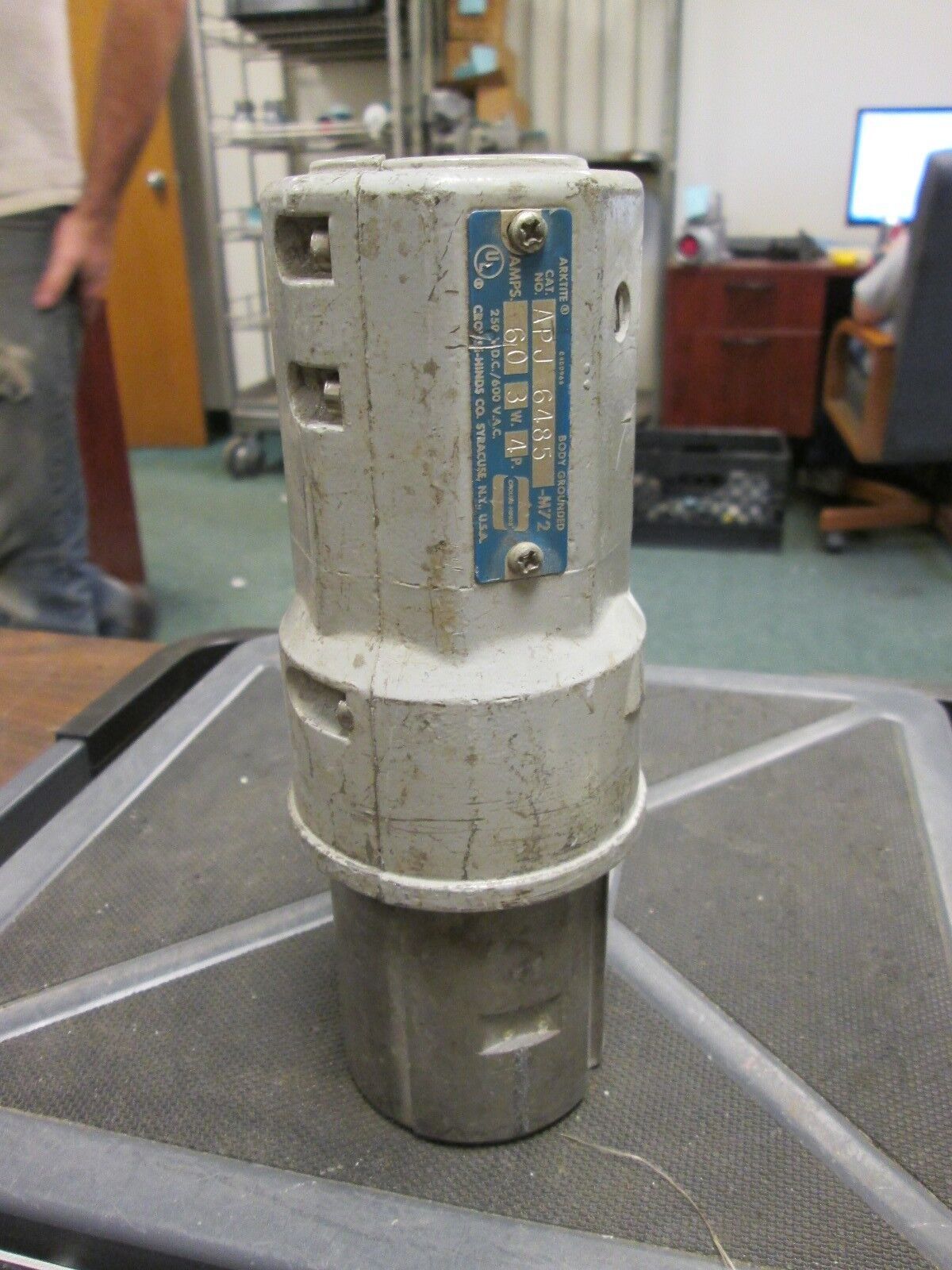 Crouse-Hinds Arktite Plug APJ-6485 60A 3W 4P 600V Used - Missing Bushing