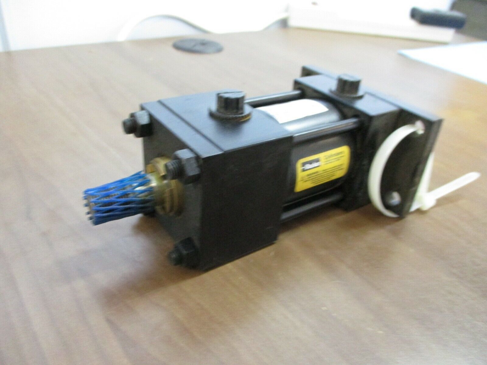 Parker Air Cylinder 2.00H2ALU18A1.000 250 PSI Used