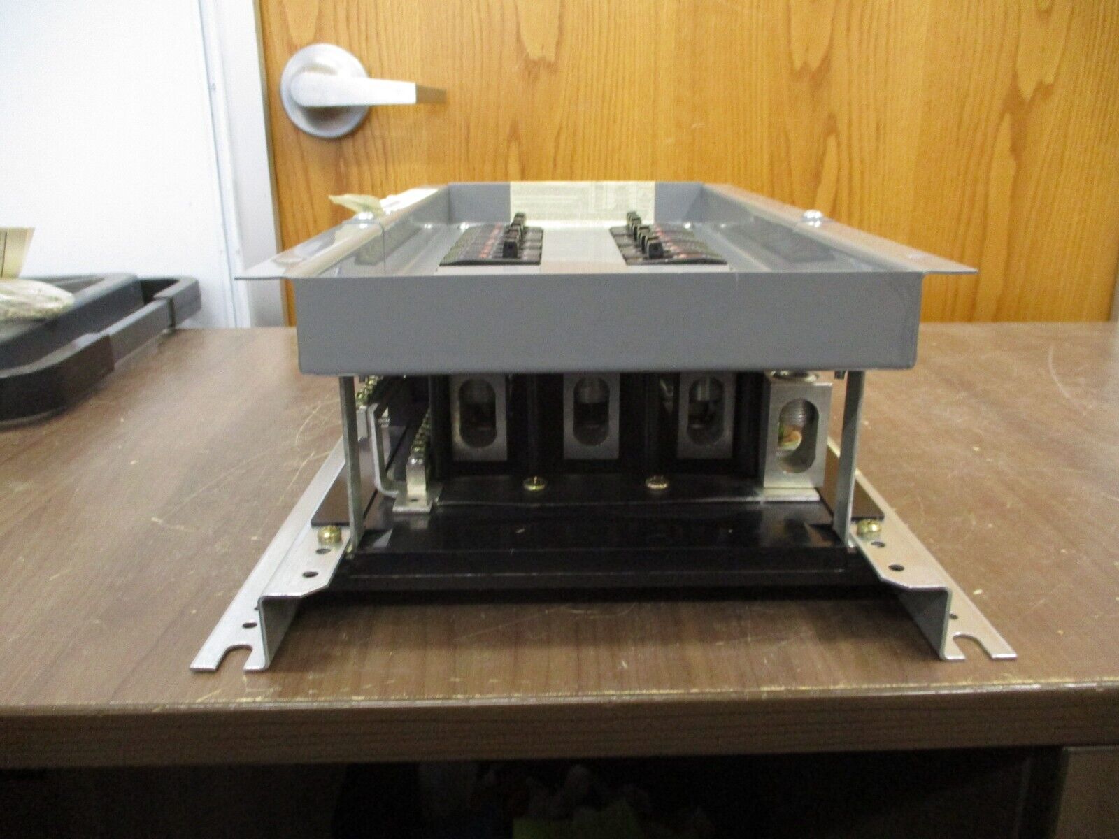 Square D Main Lug Panelboard Interior NQOD424L100 100A 208Y/120V 3Ph 4W 24-Space