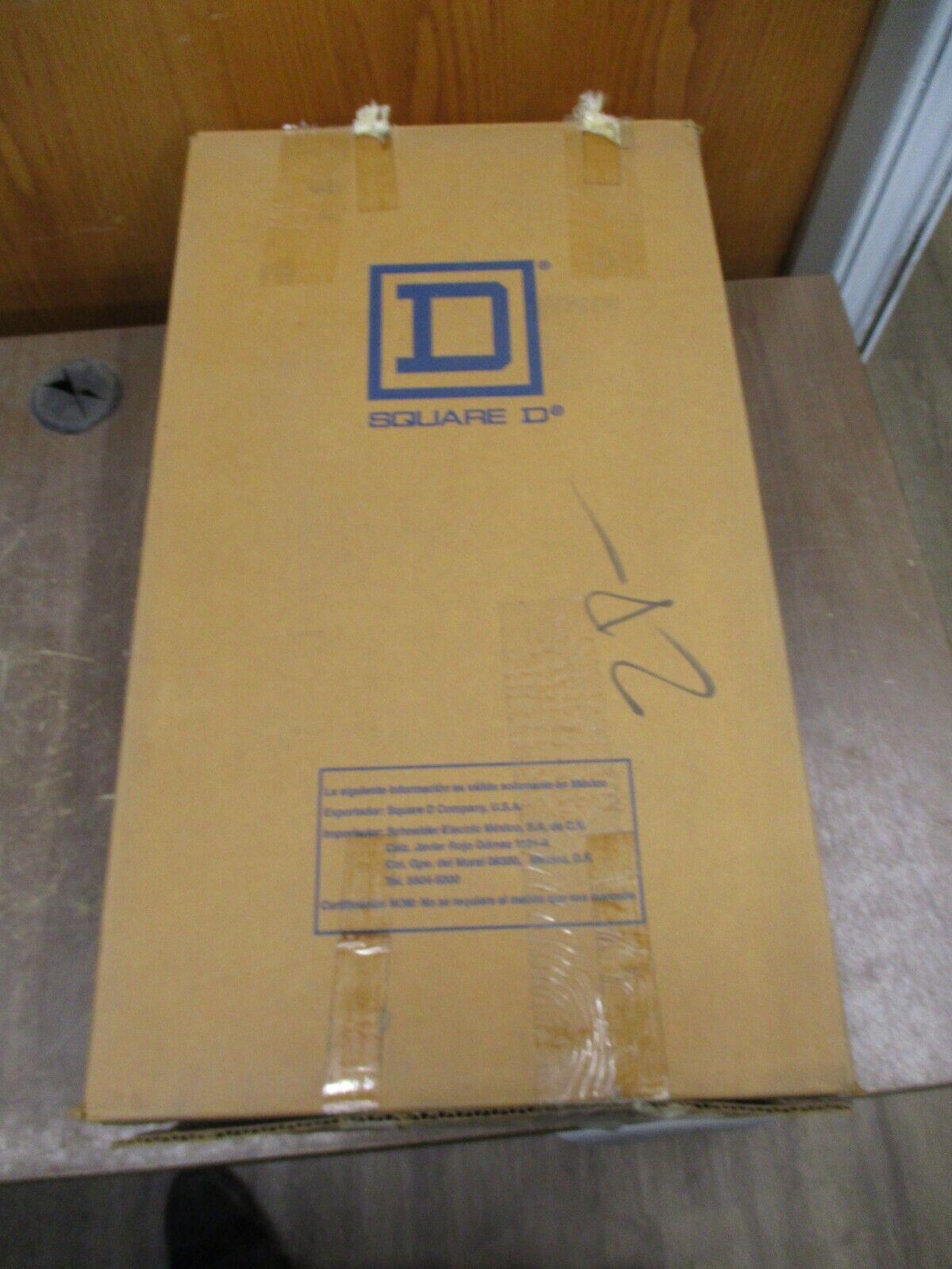 Square D Main Lug Panelboard Interior NQOD424L100 100A 208Y/120V 3Ph 4W 24-Space