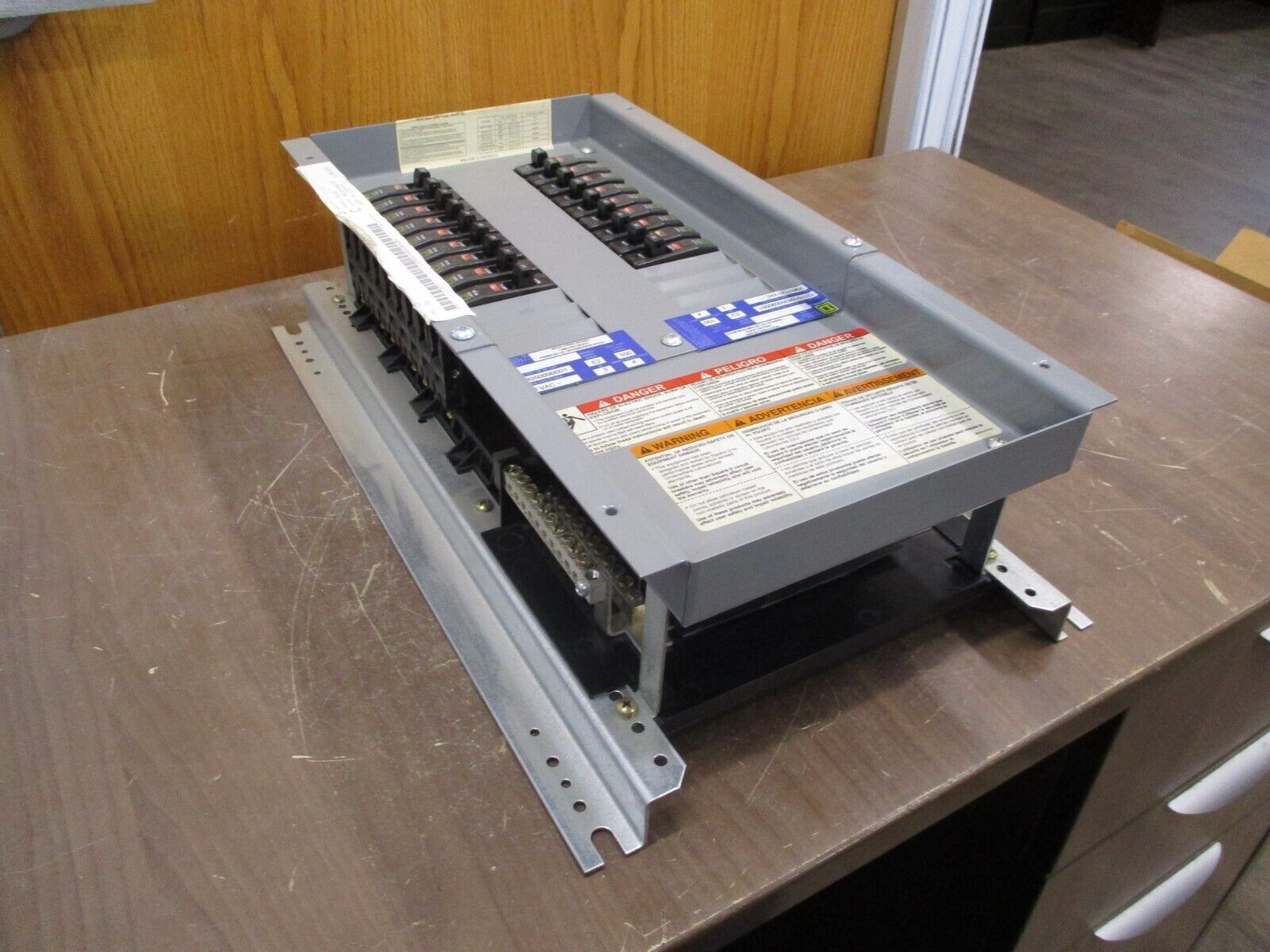 Square D Main Lug Panelboard Interior NQOD424L100 100A 208Y/120V 3Ph 4W 24-Space