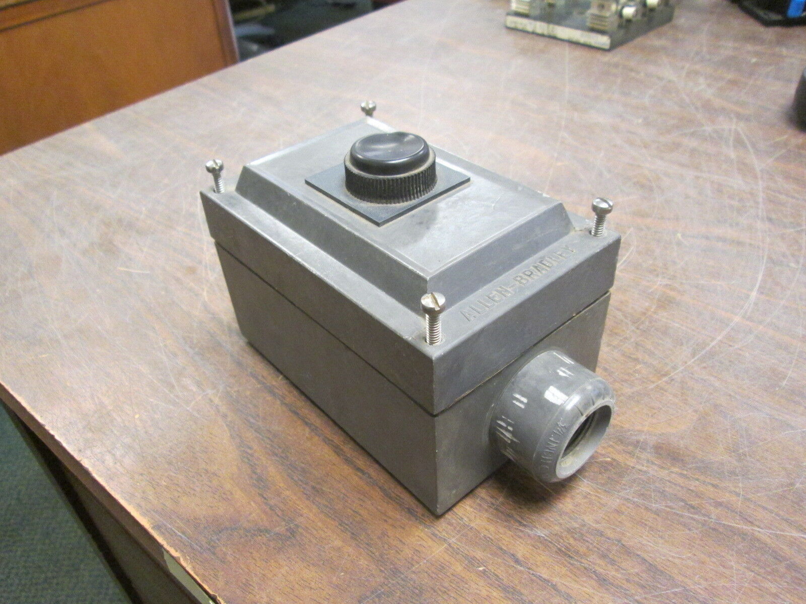 Allen-Bradley Push Button Station 800H-1HJ4R 1-Position w/ Push Button Used