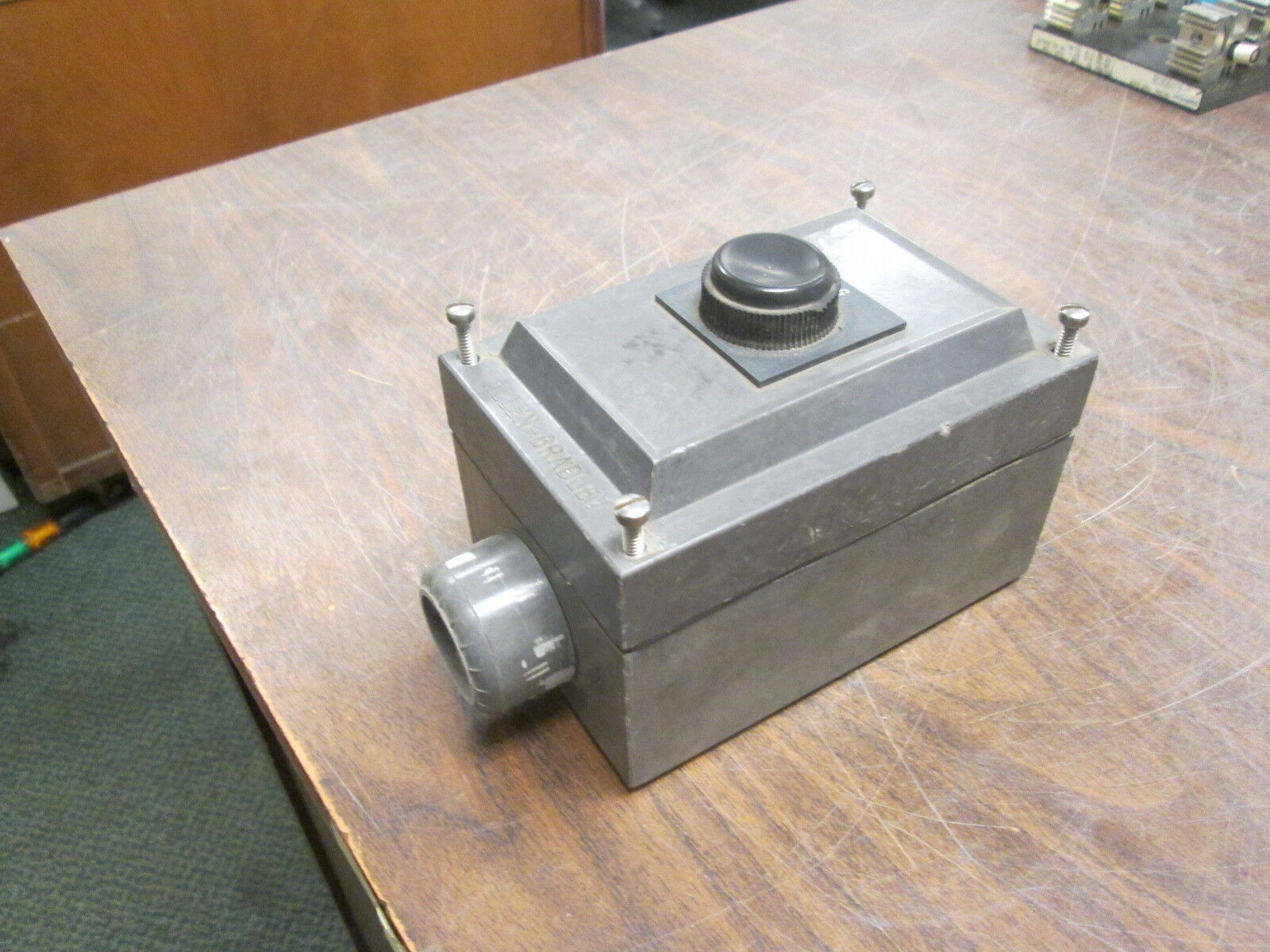 Allen-Bradley Push Button Station 800H-1HJ4R 1-Position w/ Push Button Used