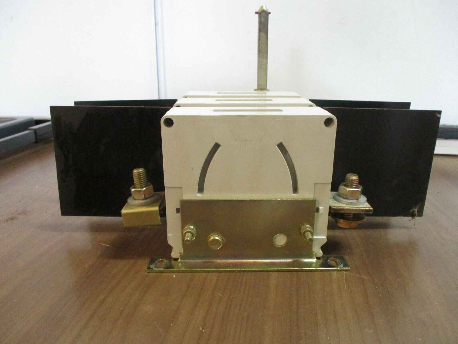 ABB Disconnect Switch OETL-NF400 400A 600V 3Ph *No Handle & Cracked Plastic*