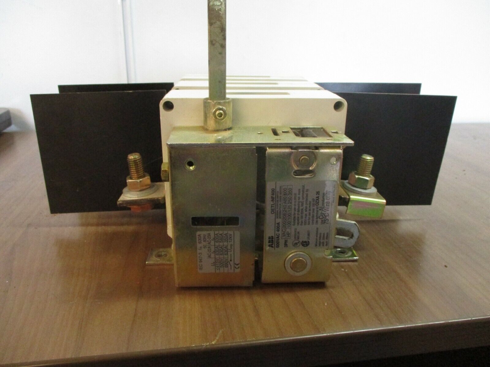 ABB Disconnect Switch OETL-NF400 400A 600V 3Ph *No Handle & Cracked Plastic*