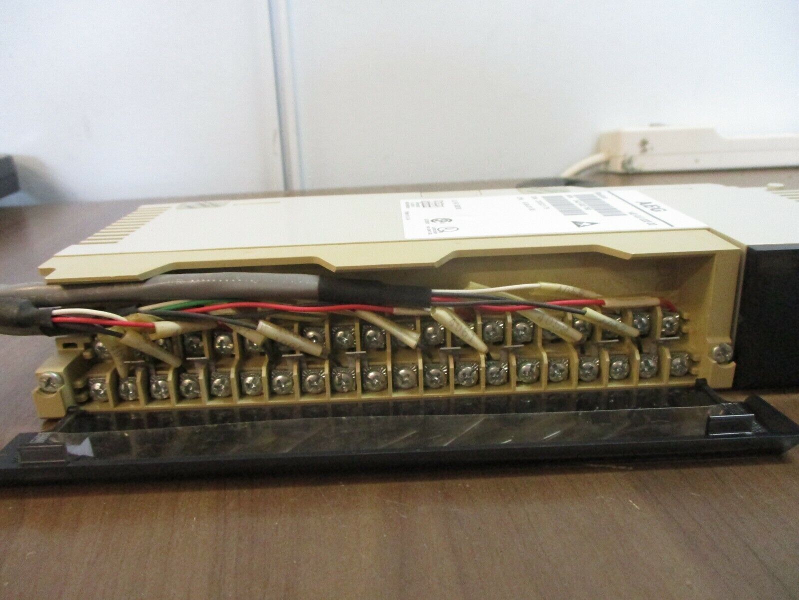 AEG Modicon Analog Input Module 140 AVI 030 00 Used