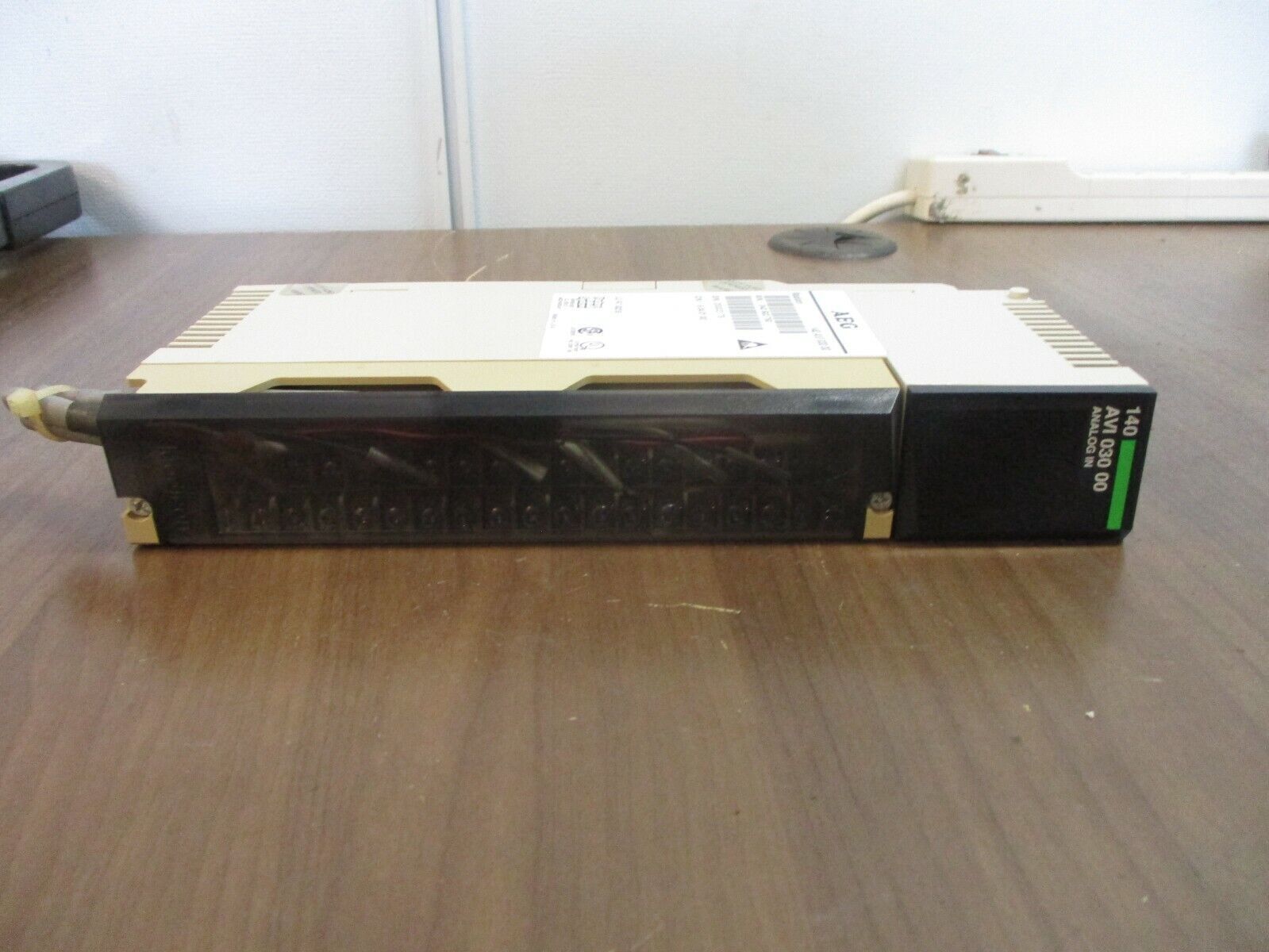 AEG Modicon Analog Input Module 140 AVI 030 00 Used