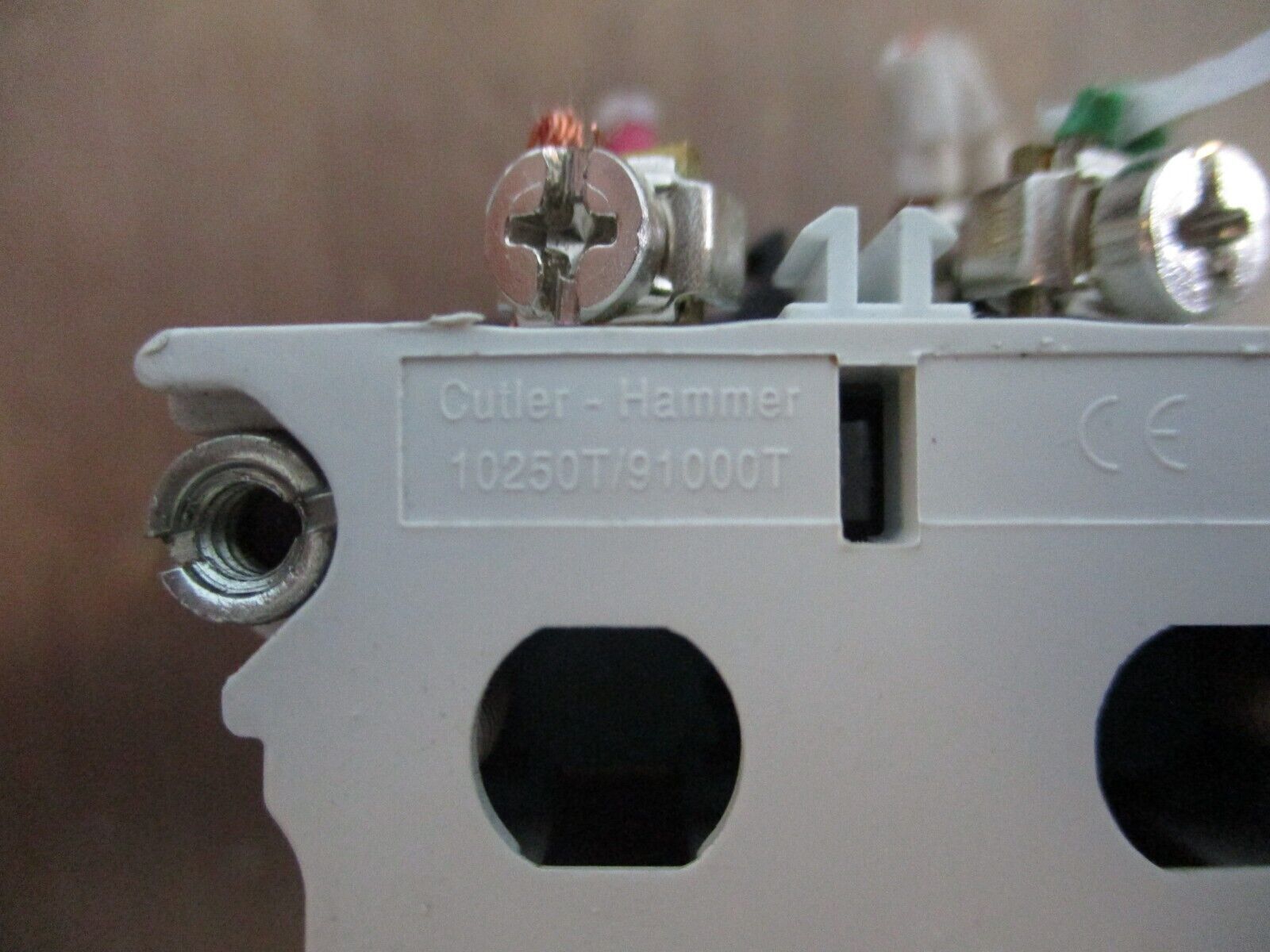 Cutler-Hammer Illuminated Push Button 10250T / 91000T Green Used