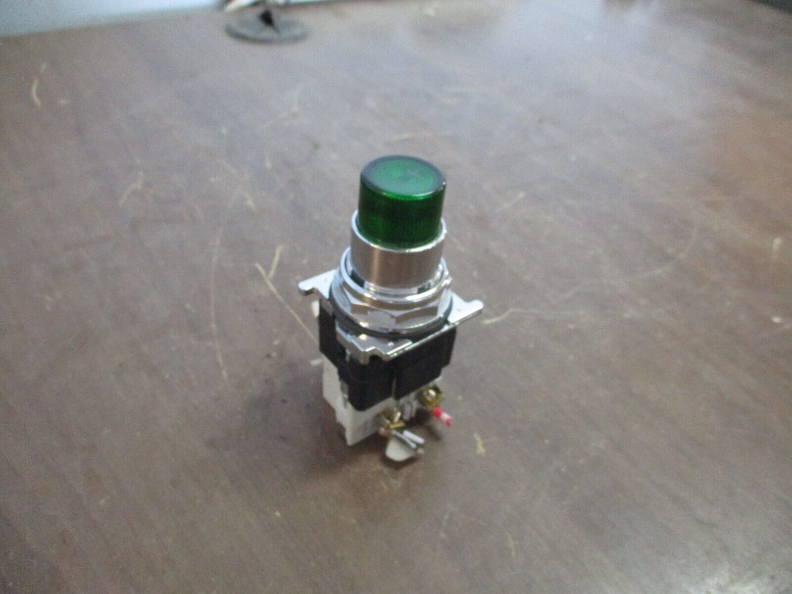 Cutler-Hammer Illuminated Push Button 10250T / 91000T Green Used