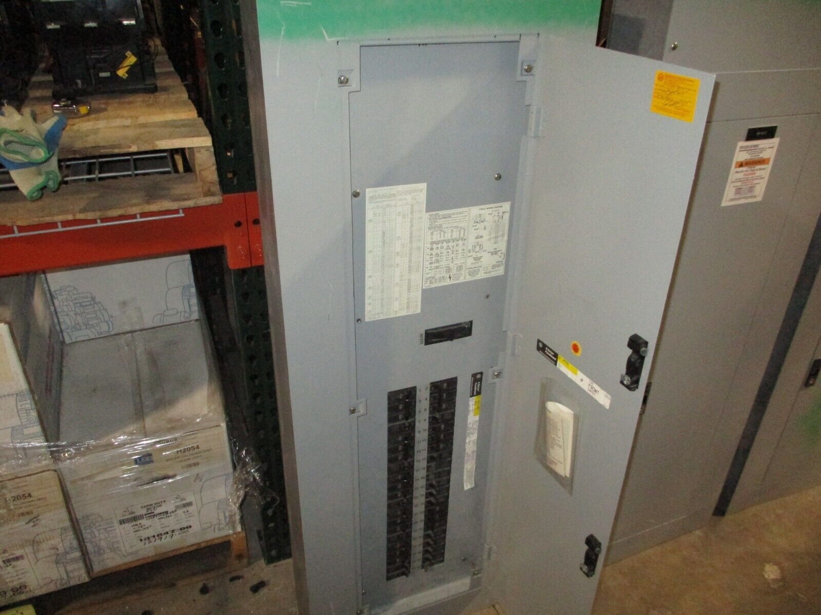 GE Main Breaker Circuit Breaker Panel AQF3422ATX 225A Max, 125A Main 208Y/120V