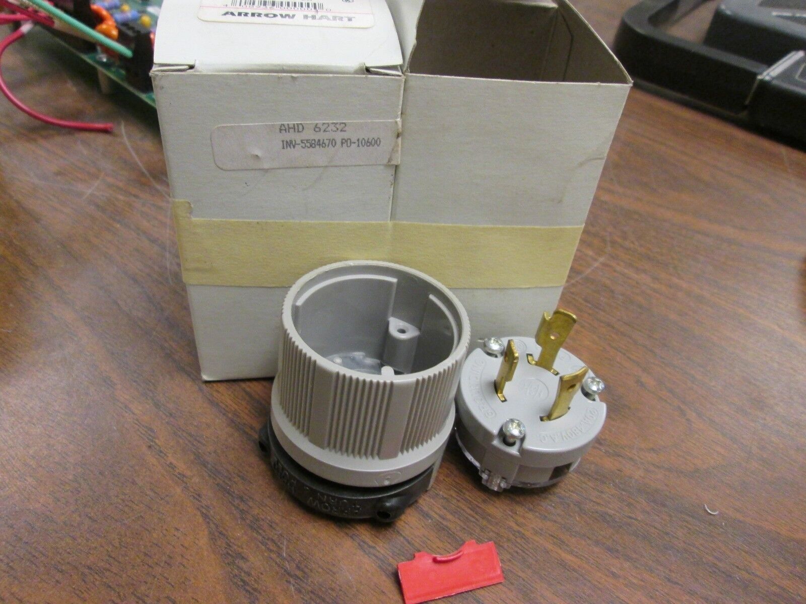 Arrow Hart Locking Plug 6232 20A 480VAC 2P 3W Nema L8-20 **Lot of 2**
