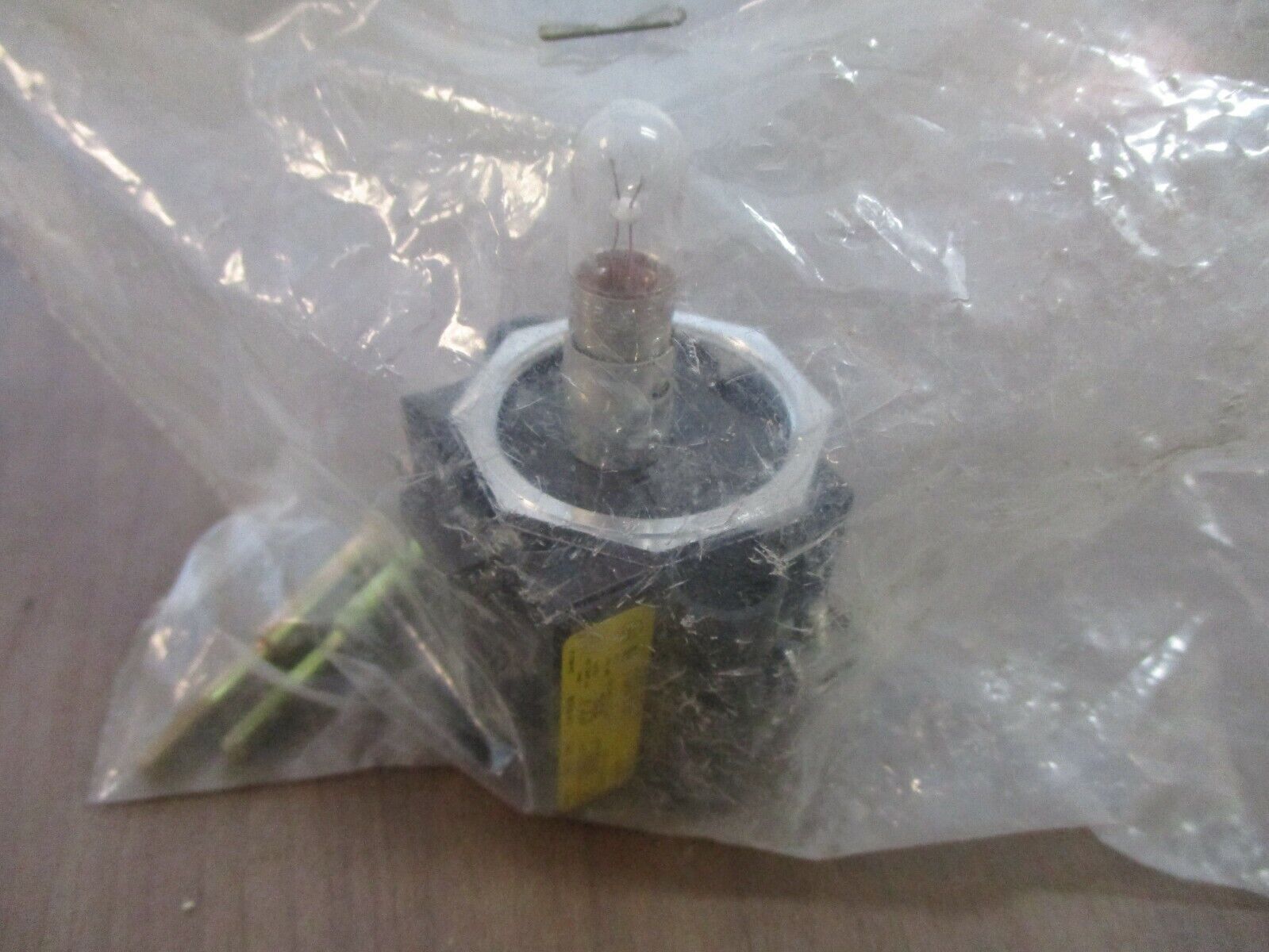 Westinghouse Illuminated Pushbutton PB1T1P Model B 120V 50/60Hz New Surplus