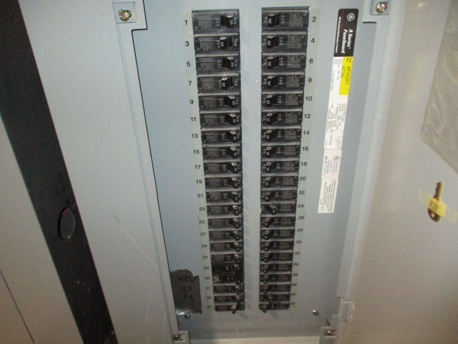 GE Main Breaker Circuit Breaker Panel AQF3422ATX 225A Max, 125A Main 208Y/120V