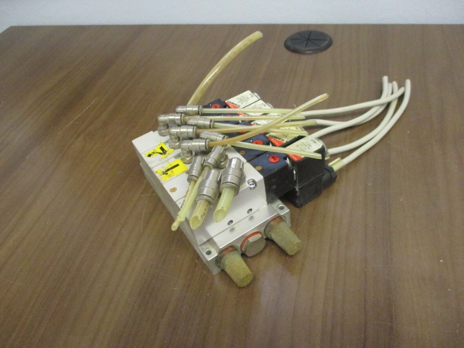 Camozzi Solenoid Valve Manifold 358-015 10 bar (5) Valves Used