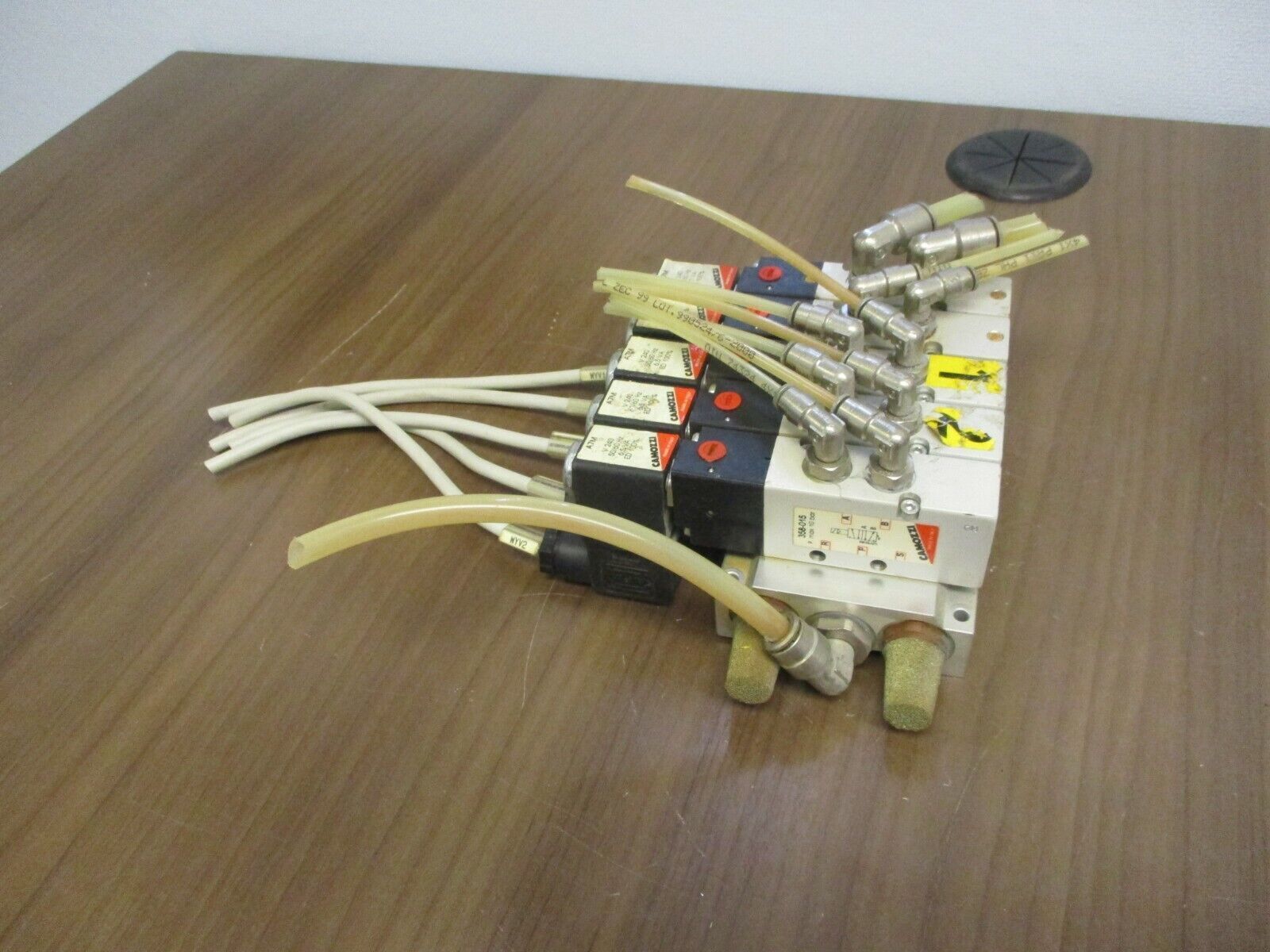 Camozzi Solenoid Valve Manifold 358-015 10 bar (5) Valves Used