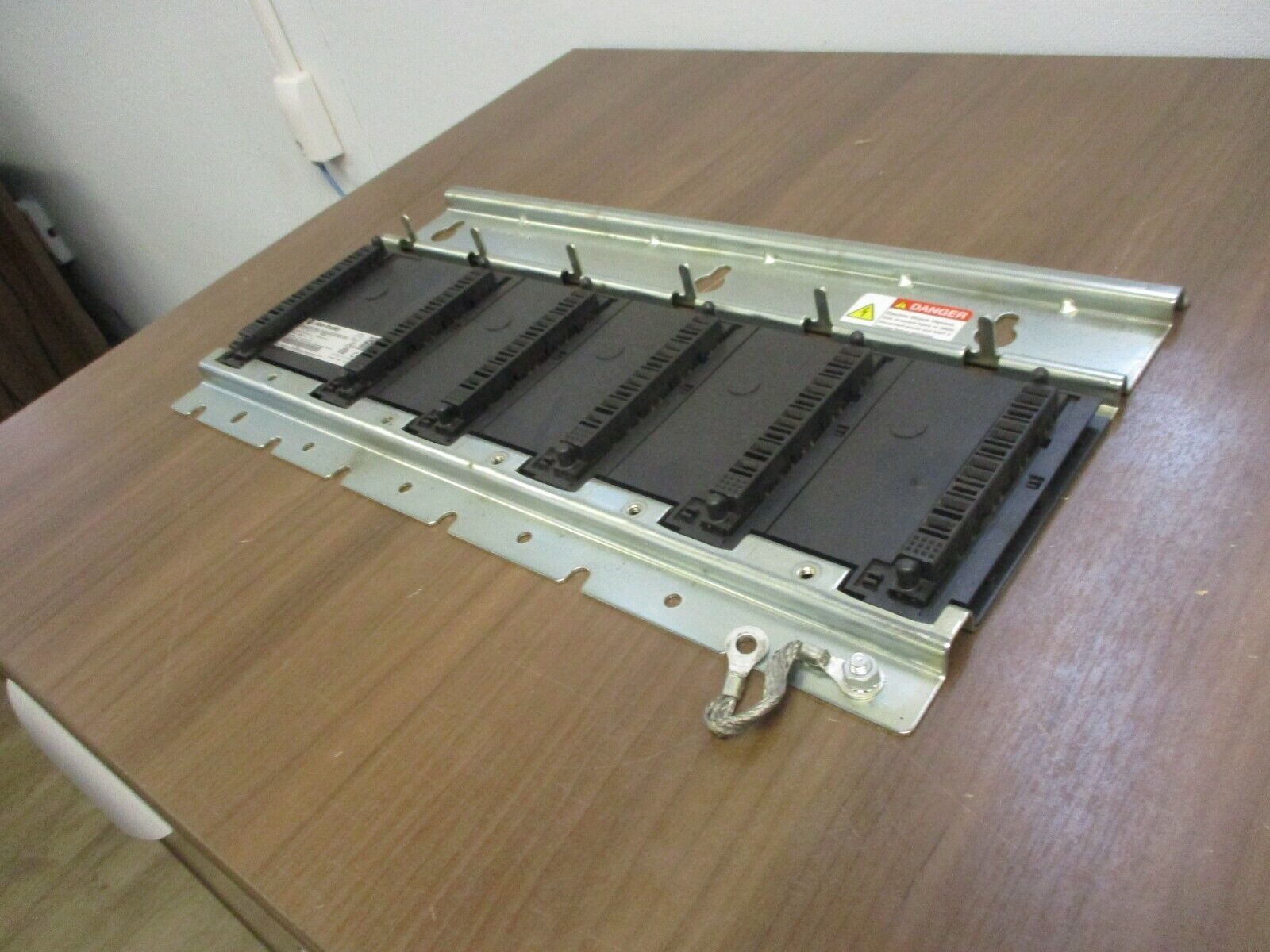 Allen-Bradley 5-Axis Slim Power Rail 2094-PRS5 Ser. A Buss:325/650 70A Used