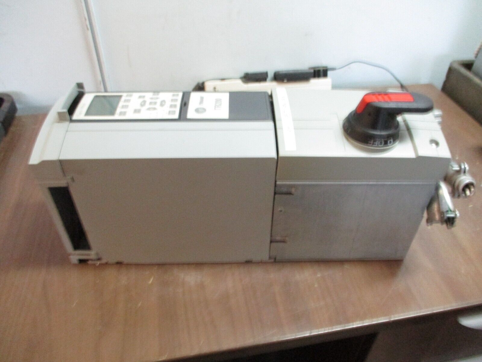 Trane TR200 AC Drive w/ Disconnect 131L1541 10HP 3Ph w/ Keypad Used