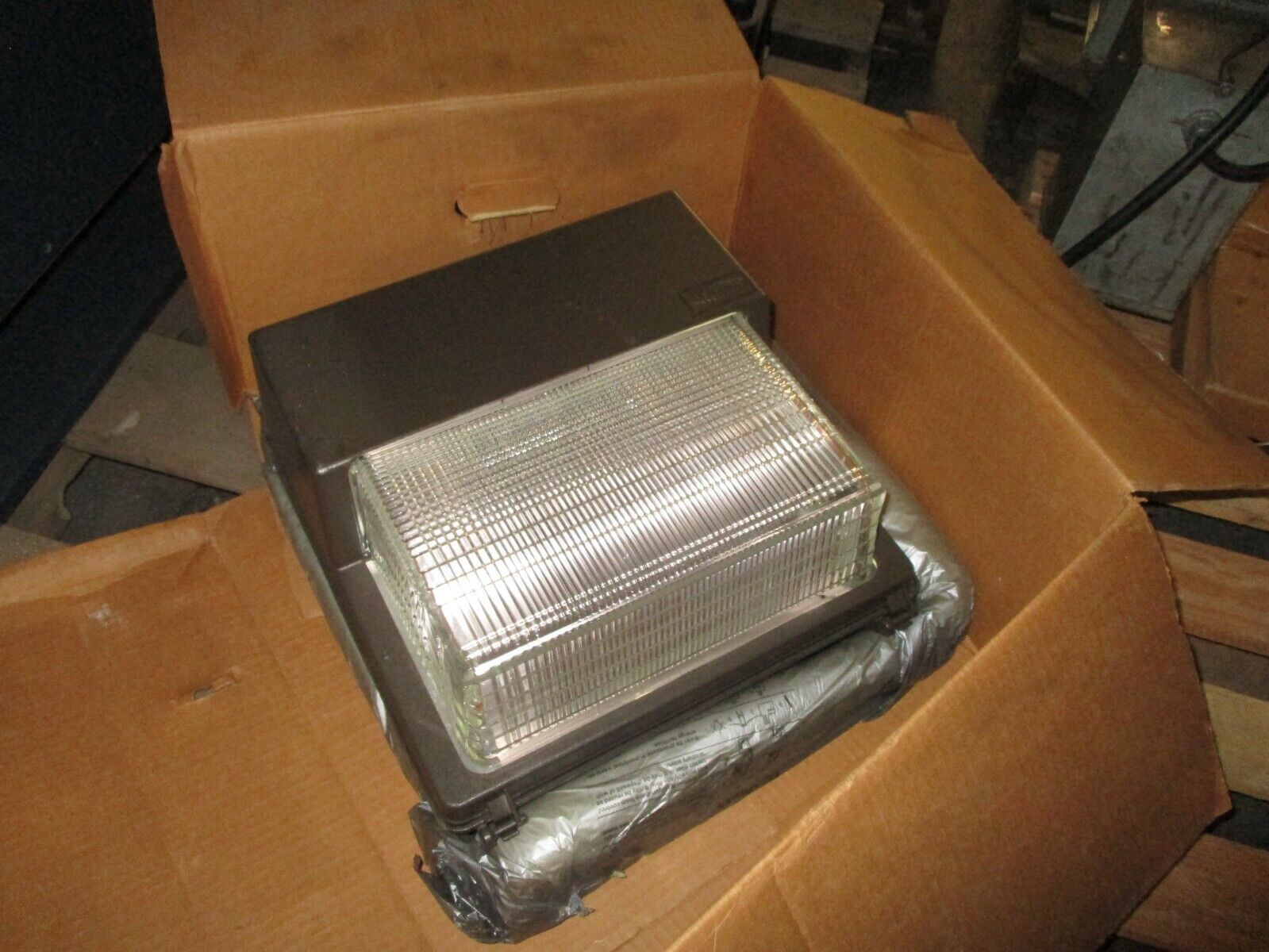 Hubbell Perimaliter II Outdoor Lighting PGM070S1281 70W HPS Lamp ALHPF Ballast