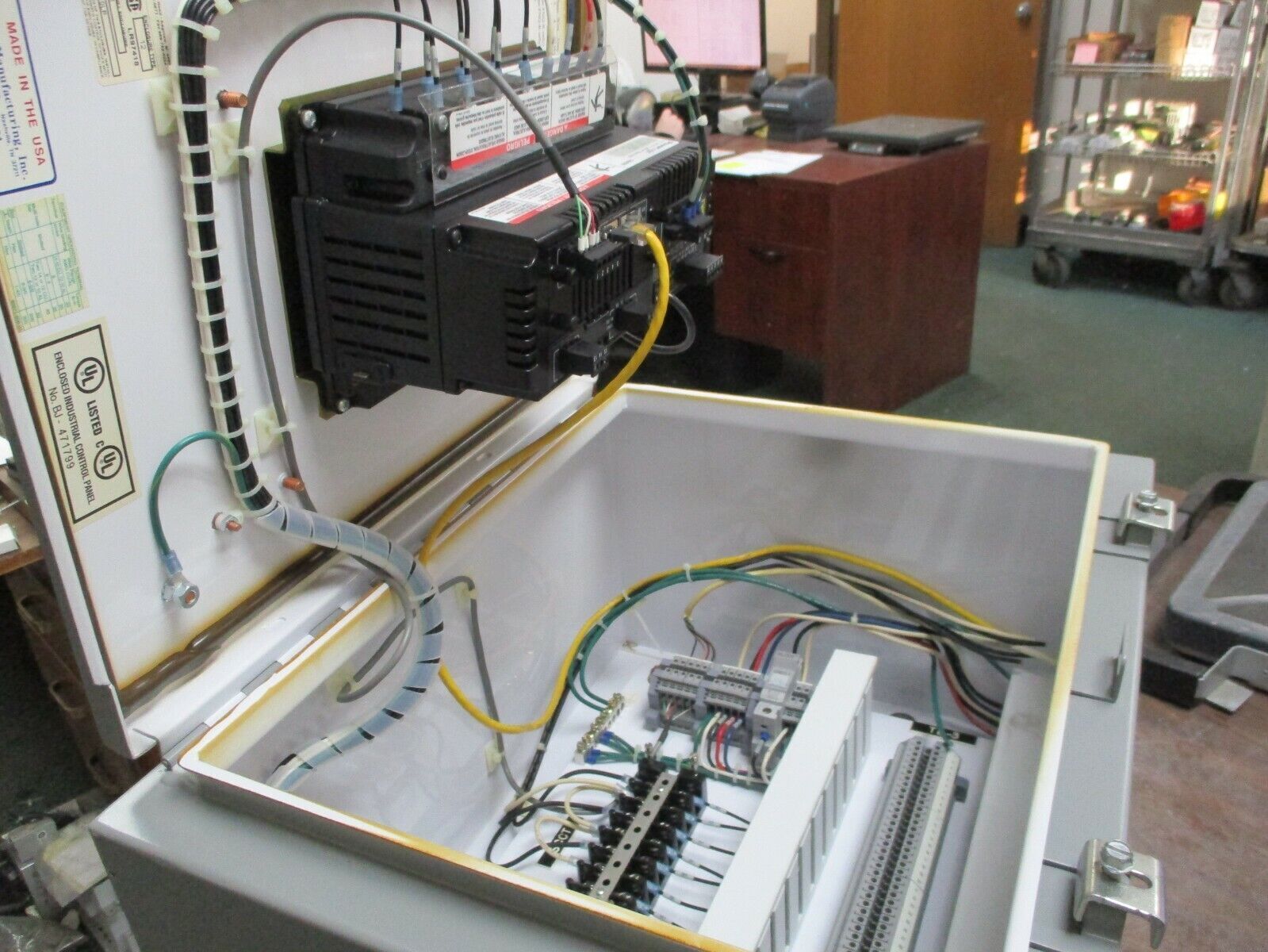 Square D PowerLogic Circuit Monitor System 9761CM4 600V 3Ph 1A 4W 60Hz Used