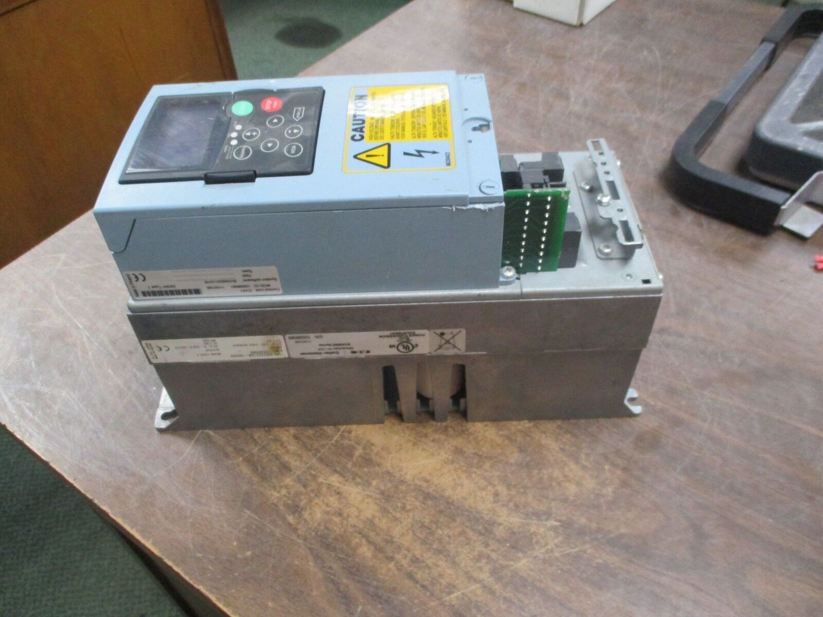 Eaton AC Drive VS002210A-00000 2HP *Missing Terminal Cover* Used