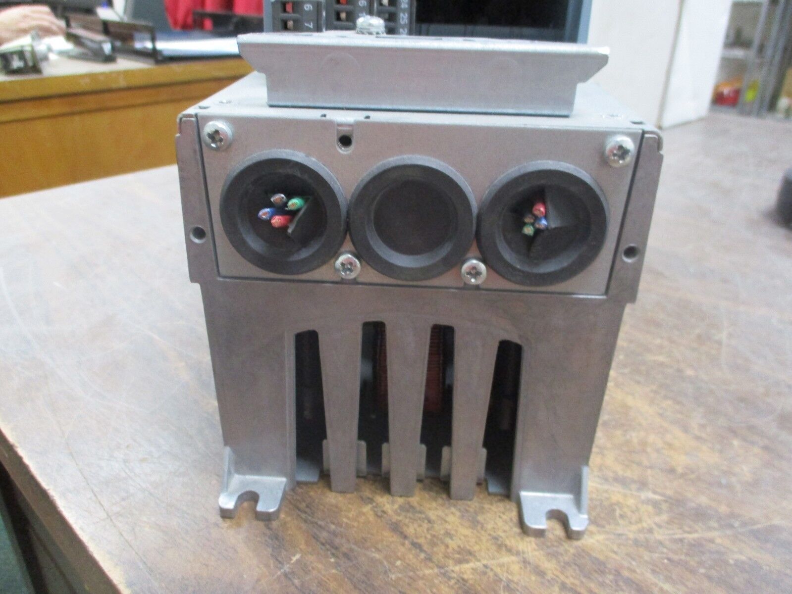 Eaton AC Drive VS002210A-00000 2HP *Missing Terminal Cover* Used