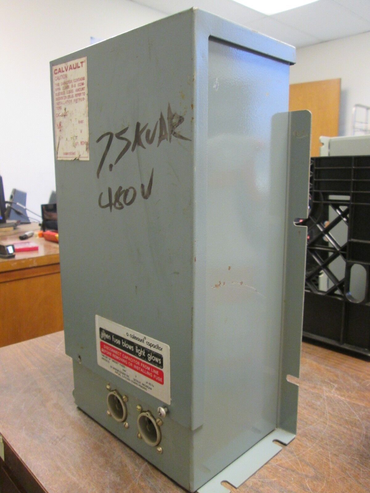 Calvault Calmount Capacitor 7x43 VL 7.5KVAR 480V 3ph 60Hz Used