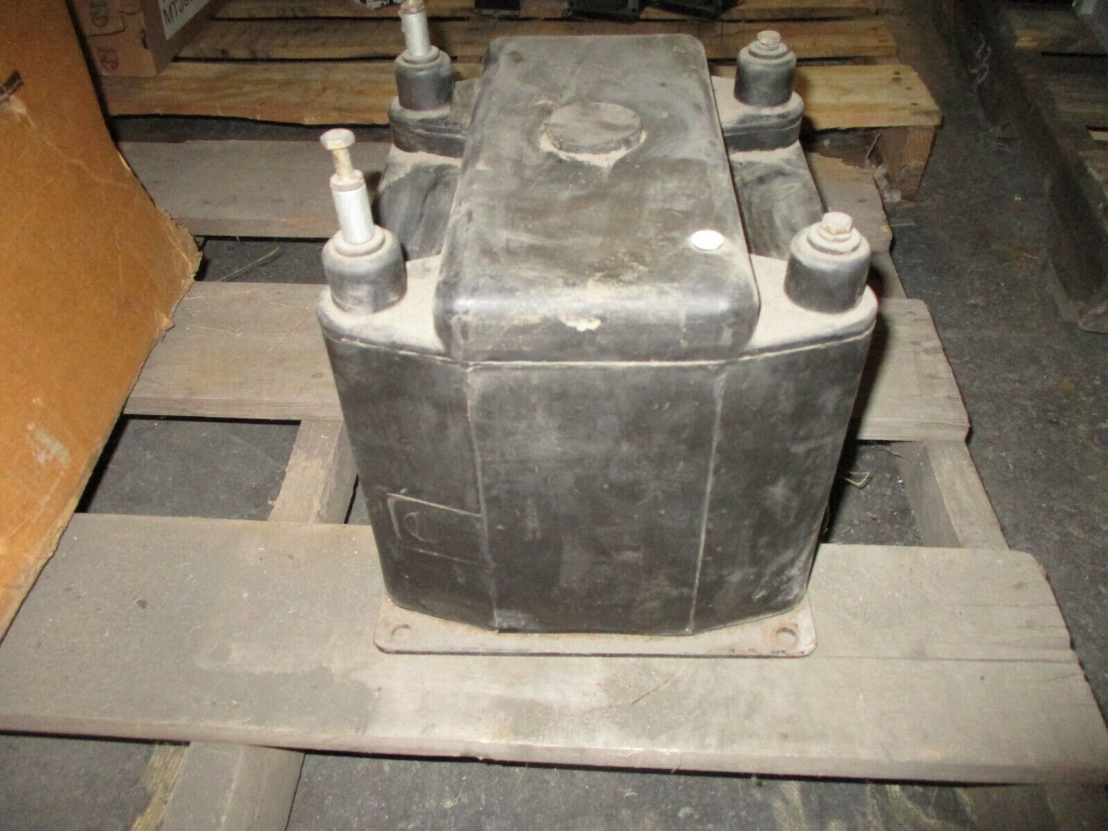 Westinghouse PTM-110 Potential Transformer 600A312G08 Ratio 120:1 Pri: 14.4kV