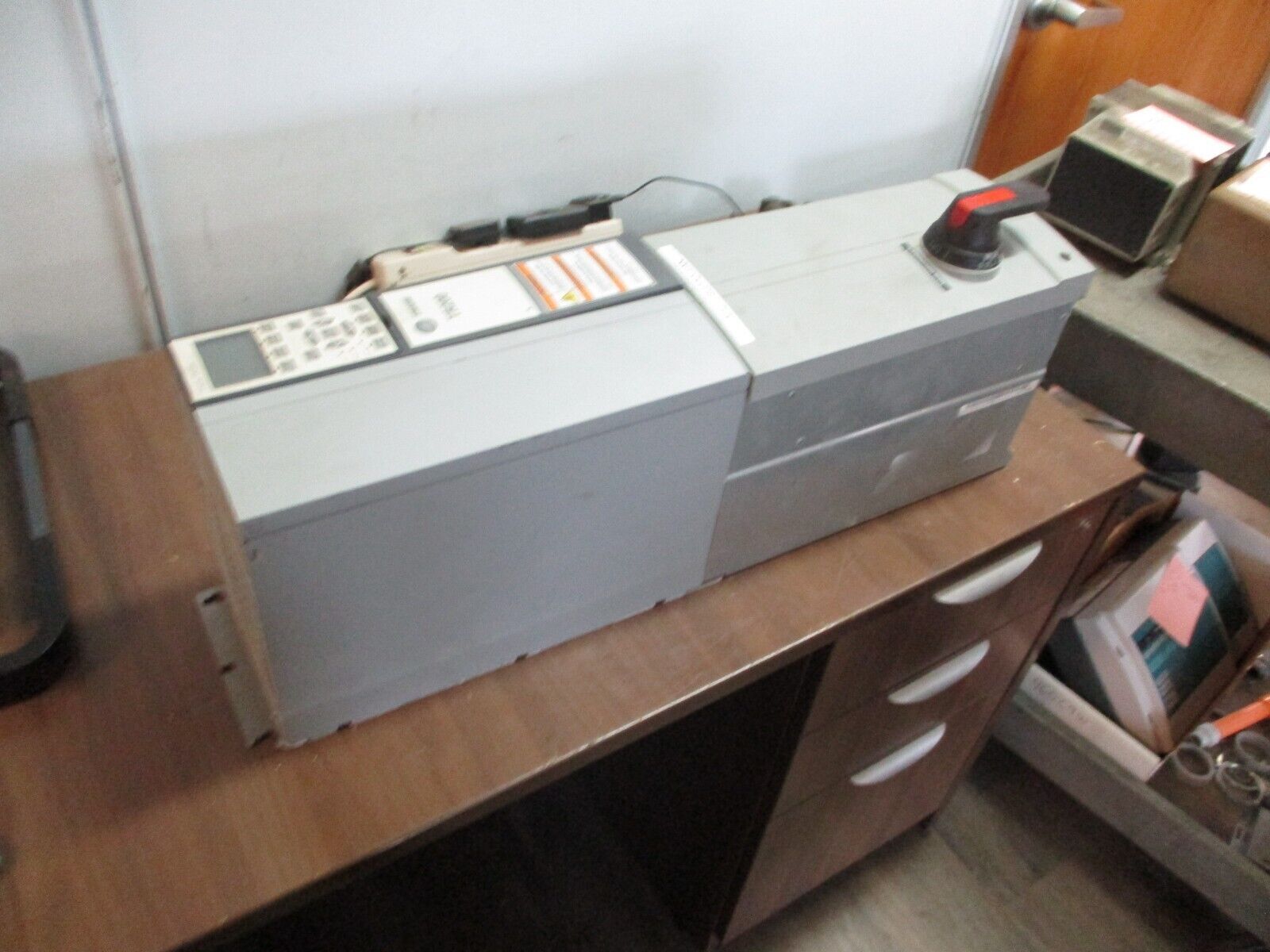 Trane TR200 AC Drive w/ Disconnect 131Z6961 20HP 3Ph w/ Keypad Used