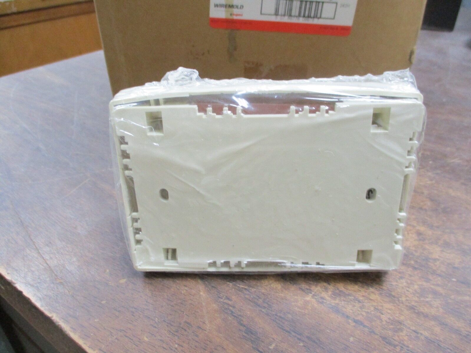 Wiremold Shallow Device Box 2347 Ivory 1-Gang *Box of 9* New Surplus
