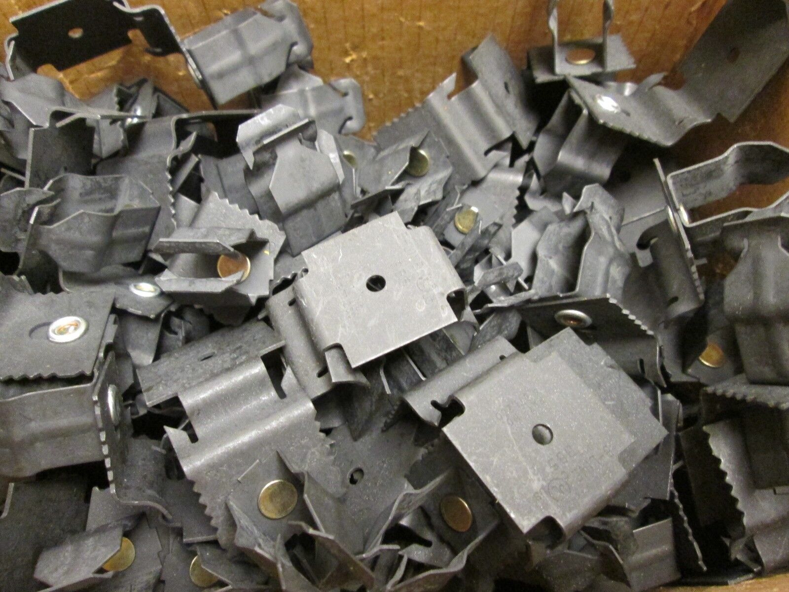 Cooper Fastener BP8B5 Box of 100 1/2" EMT For Studs New Surplus