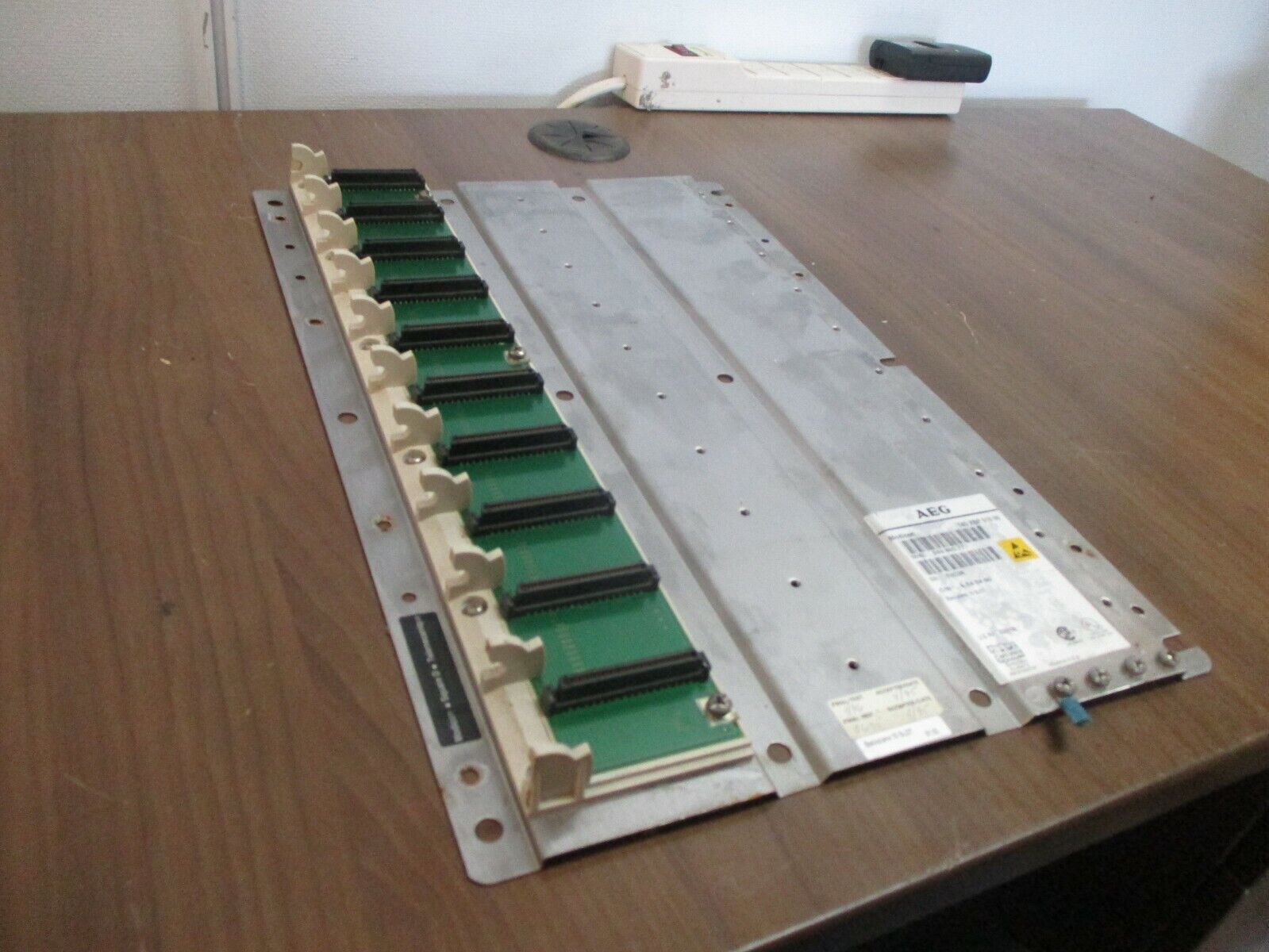 AEG Modicon Backplane 140 XBP 010 00 10-Slot Used