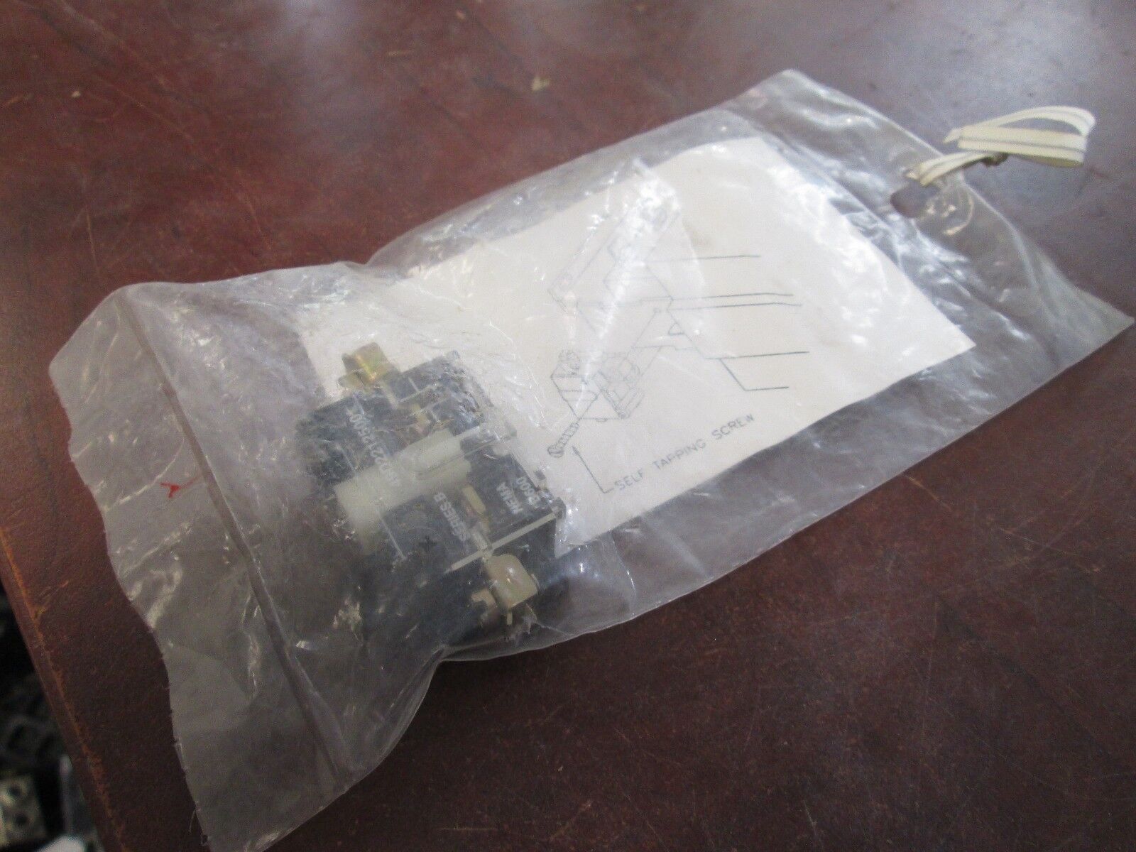 Furnas Aux interlock Kit 49D22125001 Contains: 1 N.O. Interlock,1 Mounting Screw