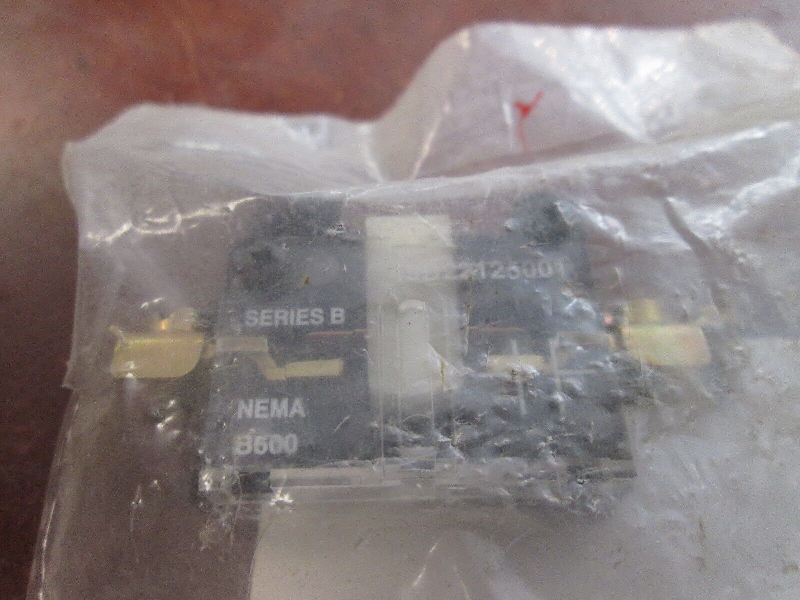 Furnas Aux interlock Kit 49D22125001 Contains: 1 N.O. Interlock,1 Mounting Screw