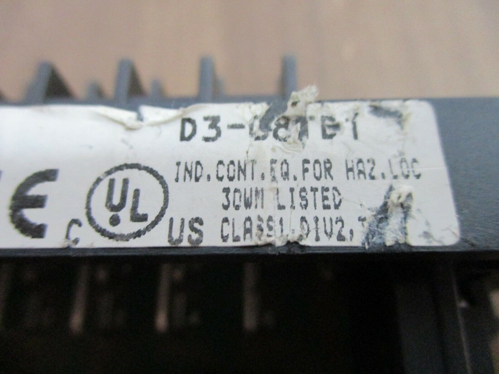 Automation Direct Output Module D3-08TD1 5-28VDC *Missing Terminal Cover* Used