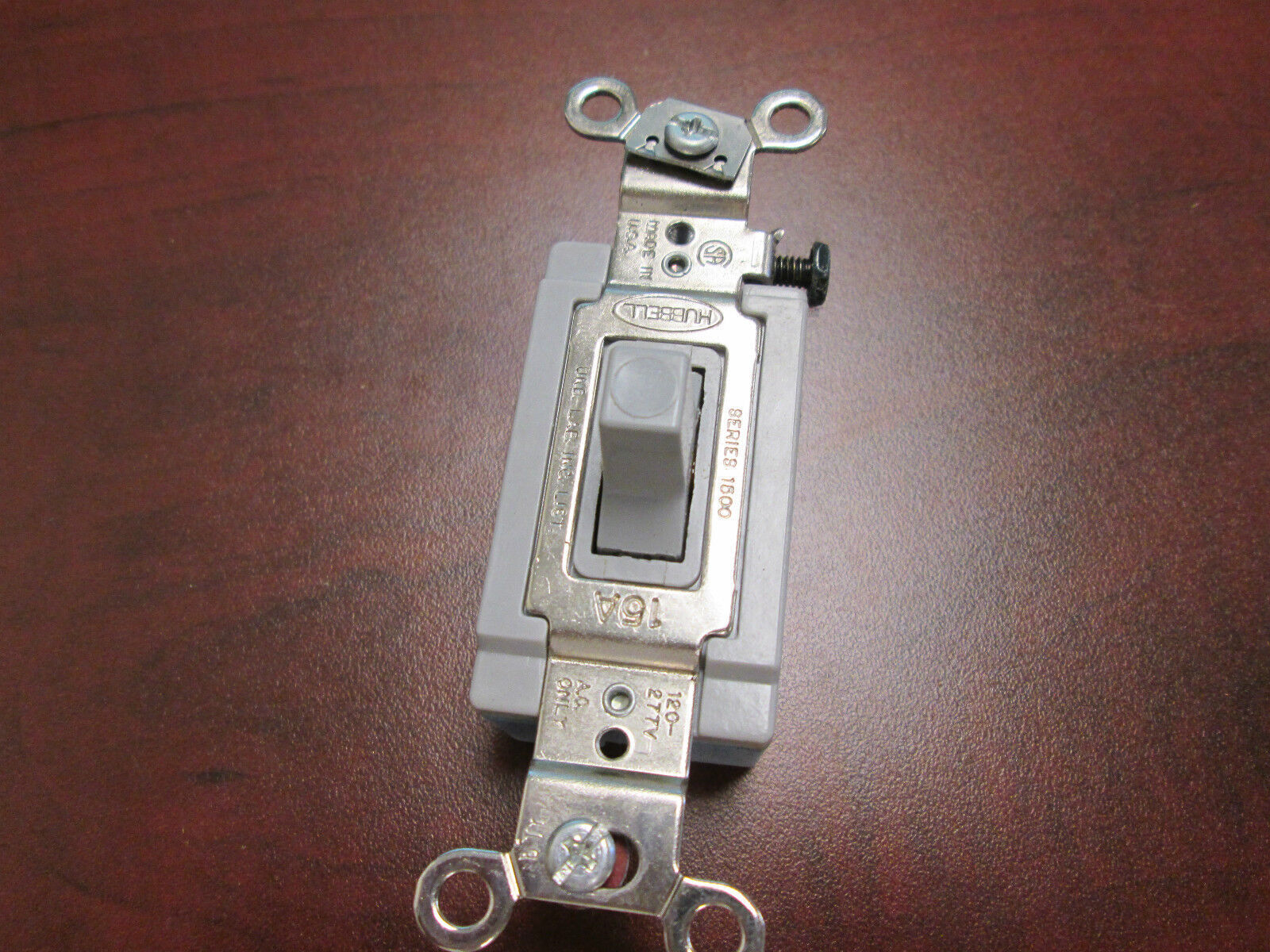 Hubbell Switch HBL1556GY Single Pole Double Throw 3 Position 15A 120/277V New