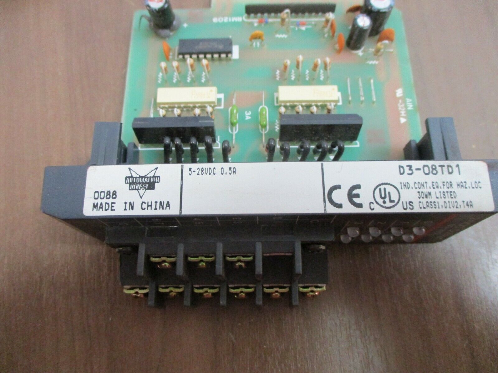 Automation Direct Output Module D3-08TD1 5-28VDC *Missing Terminal Cover*, Used