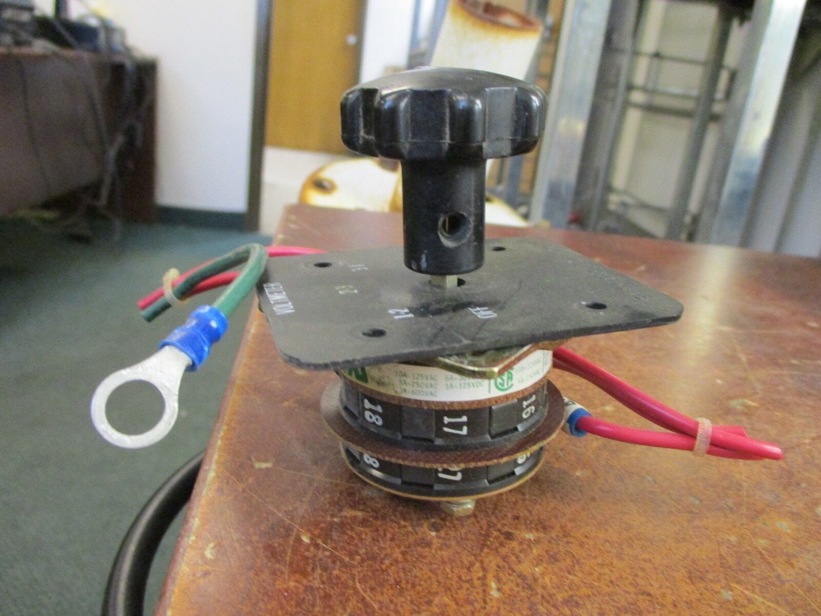 Electro Switch Series 31 Rotary Switch 3104C 8823 3-10A 125-600V AC Used