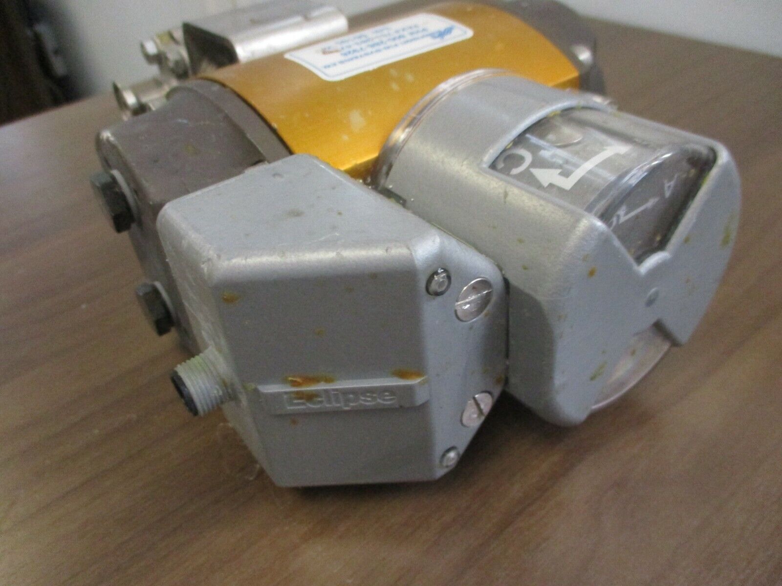 Flowserve Series 39 Pneumatic Actuator w/ Valve & Positioner 1039 SN R6 Used