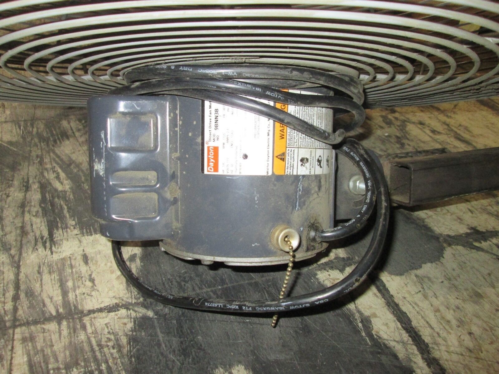 Dayton Exhaust Fan 3C218G 24" fan w/ mount Motor: 9BNN3B 1/4HP 115V 2.4A Used