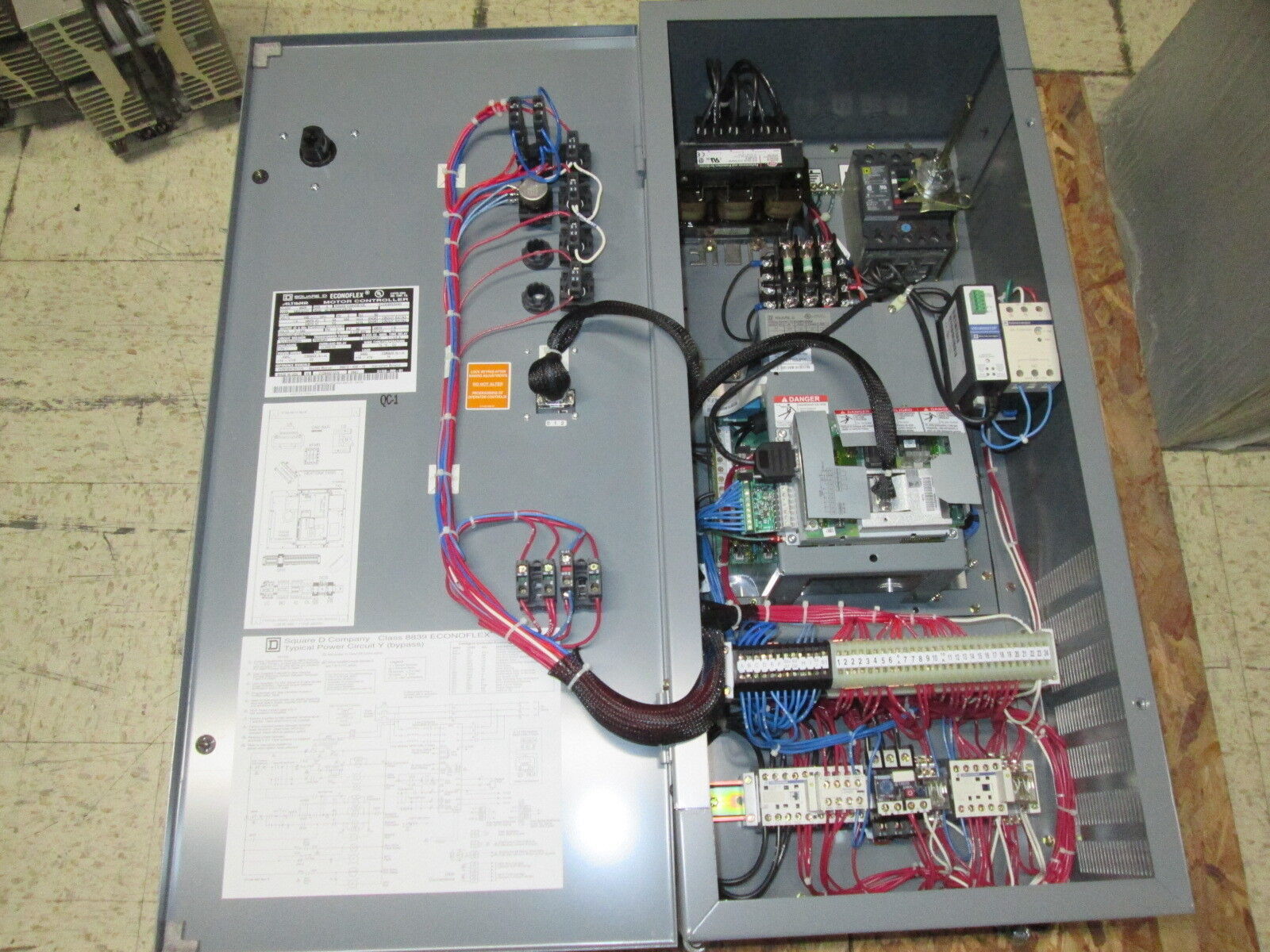 Square D EconoFlex Altivar AC Drive W/ Bypass 58EFG4VY A07B08A09J09L09 5HP