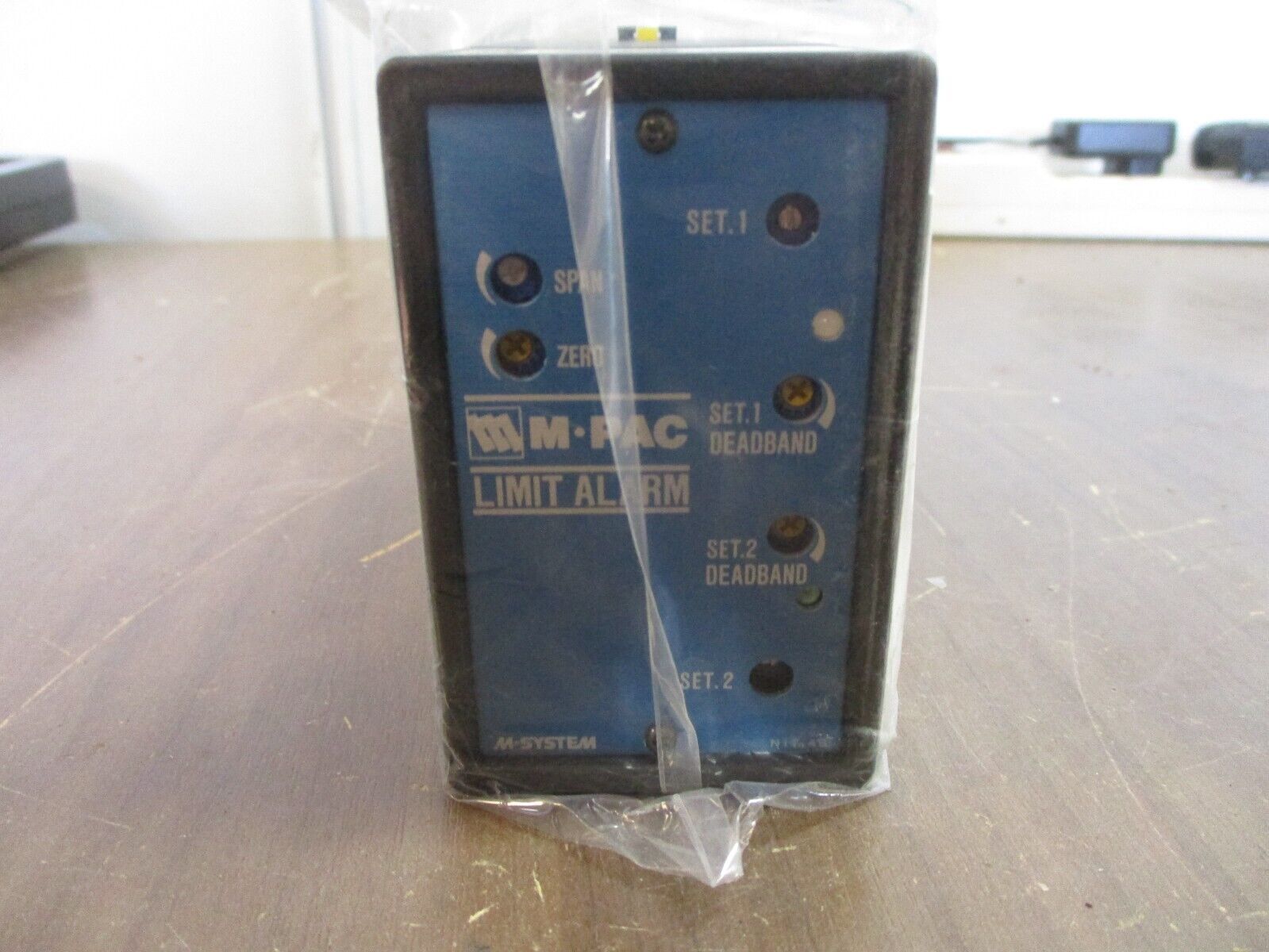 M-System Co. DC Input Limit Alarm MP1020-A-F/R Input: 4-20mA DC Power: 120VAC