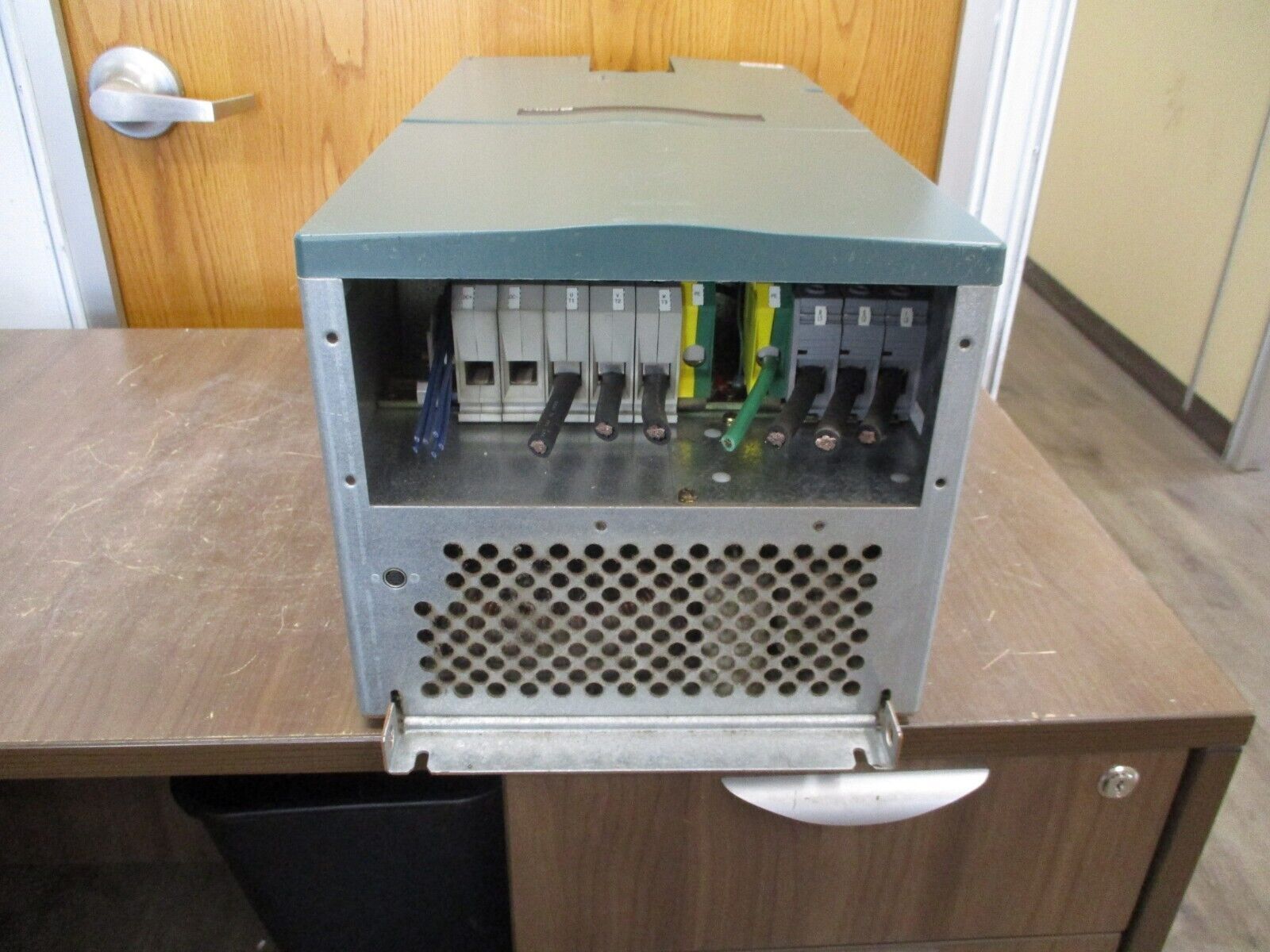 Rockwell Automation VTAC9 AC Drive 9VT401-125HNANA 100HP 3Ph *No Keypad* Used