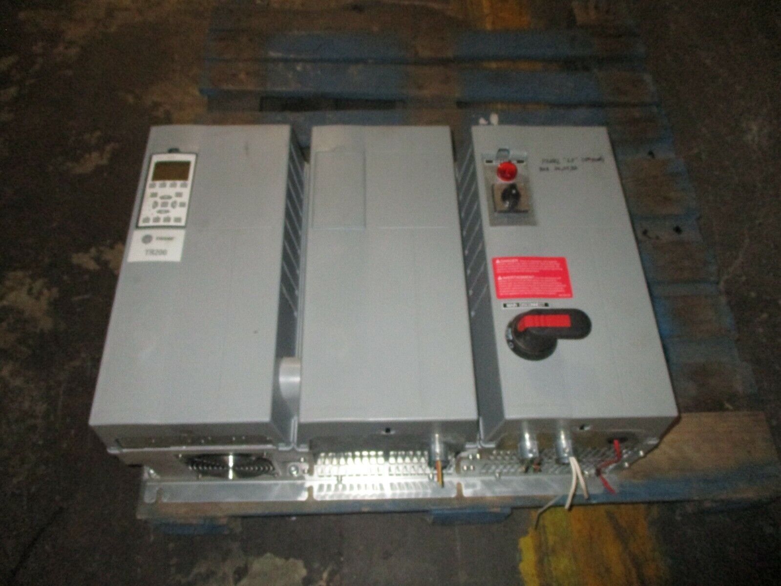 Trane TR200 AC Drive w/ Bypass 131L2041 15HP 3Ph w/ Keypad Used